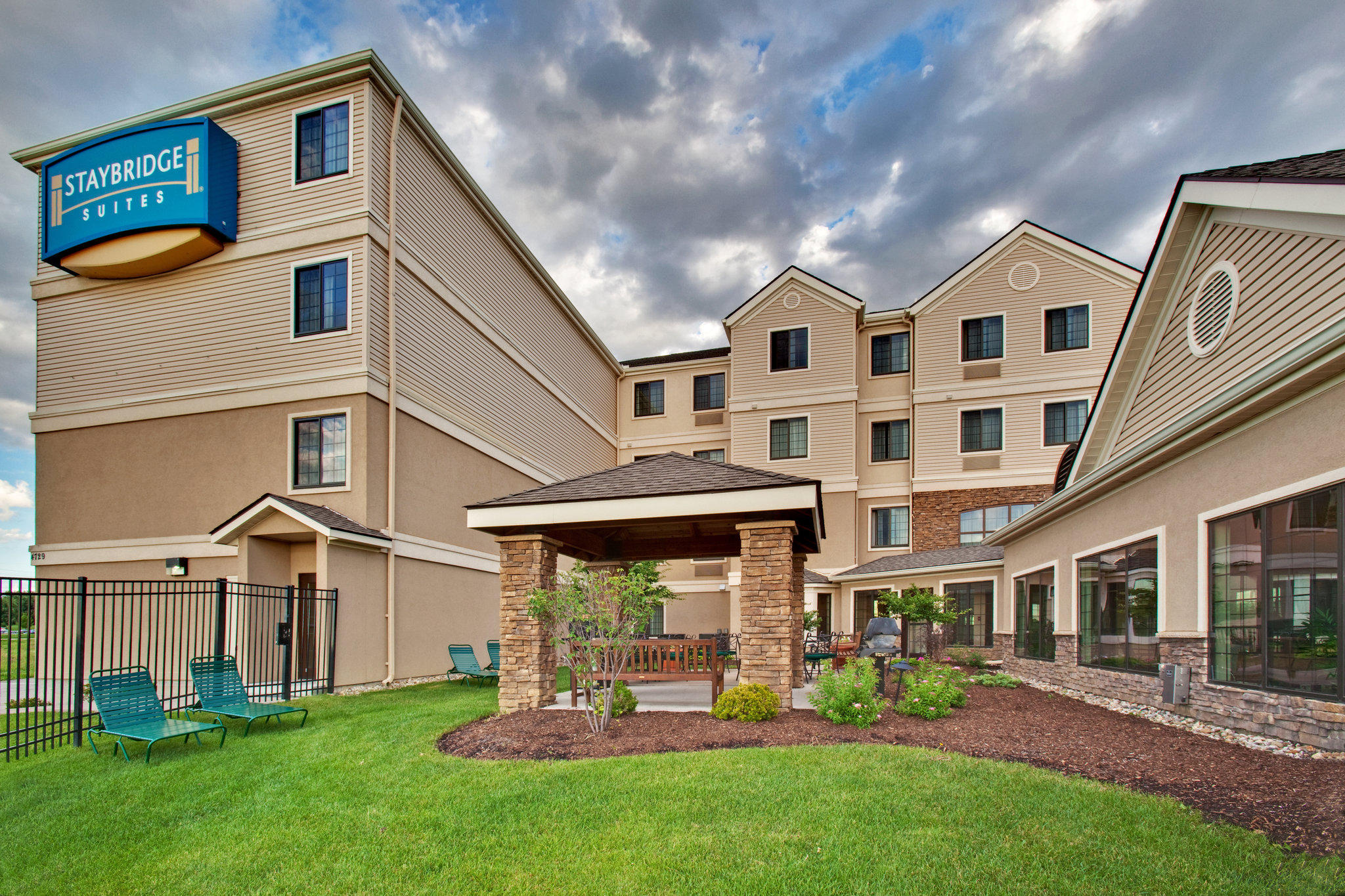 Staybridge Suites Davenport Photo