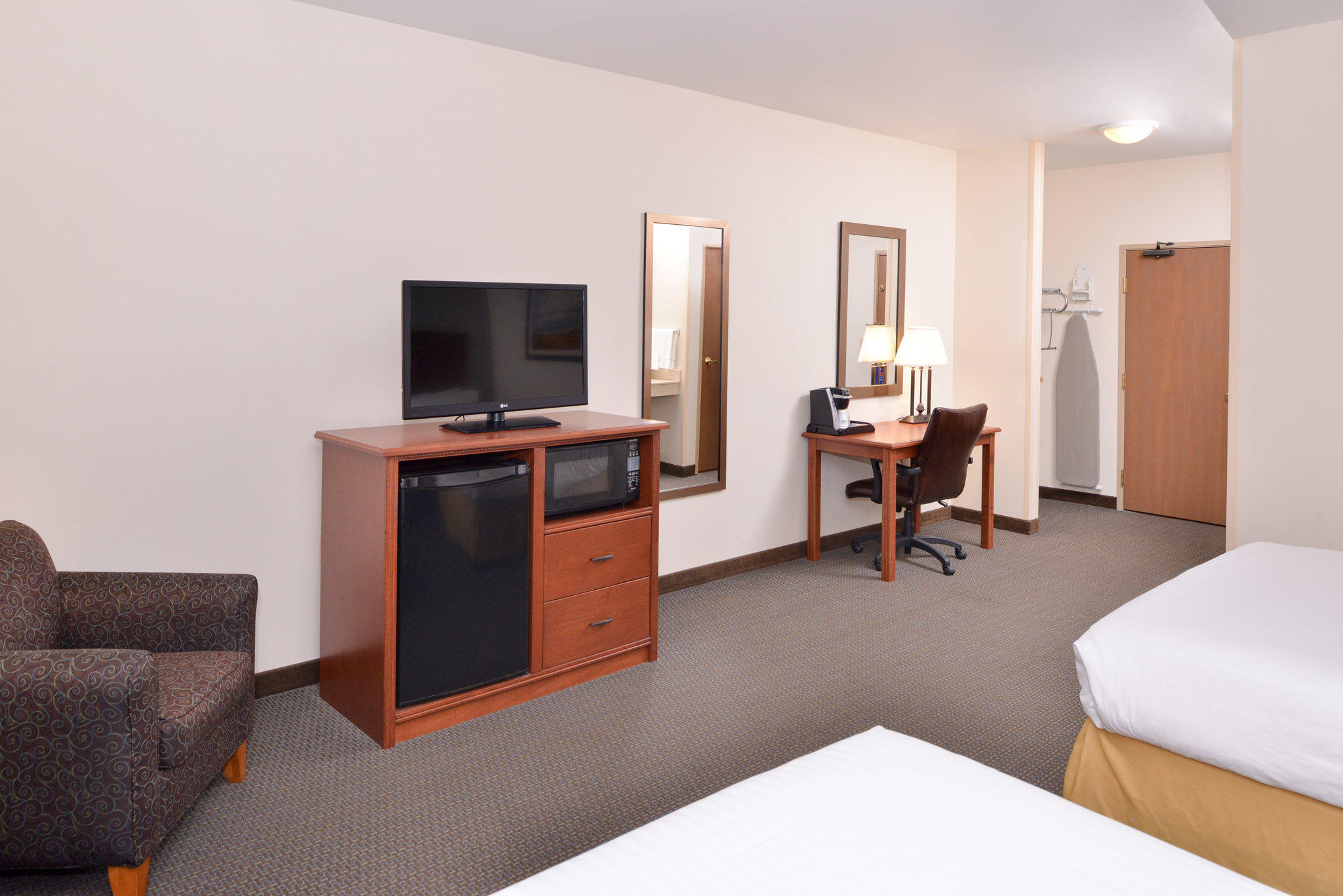 Holiday Inn Express & Suites Sioux Falls at Empire Mall Photo