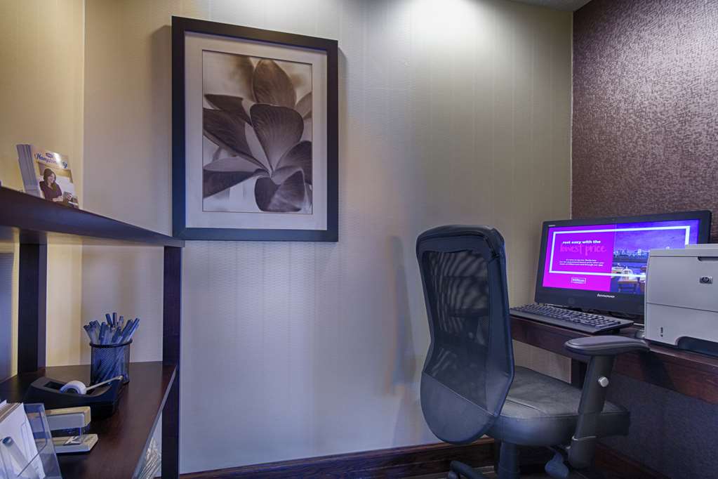 Hampton Inn Salina Image