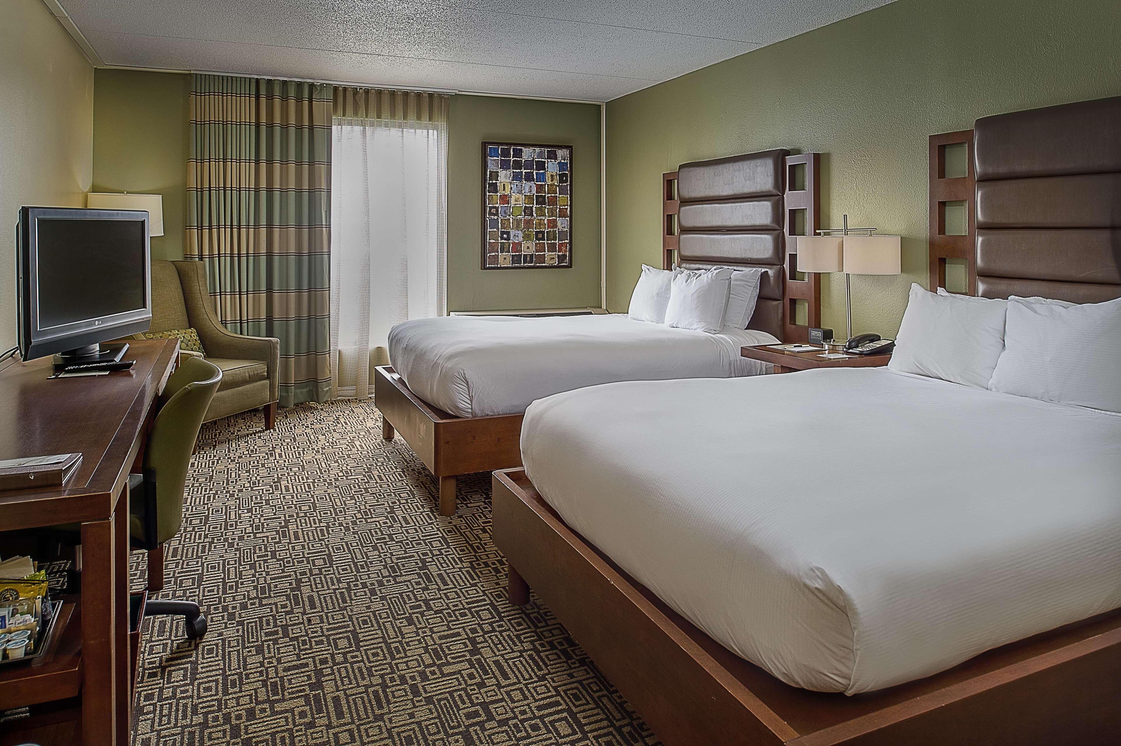 DoubleTree by Hilton Hotel Collinsville - St. Louis Photo