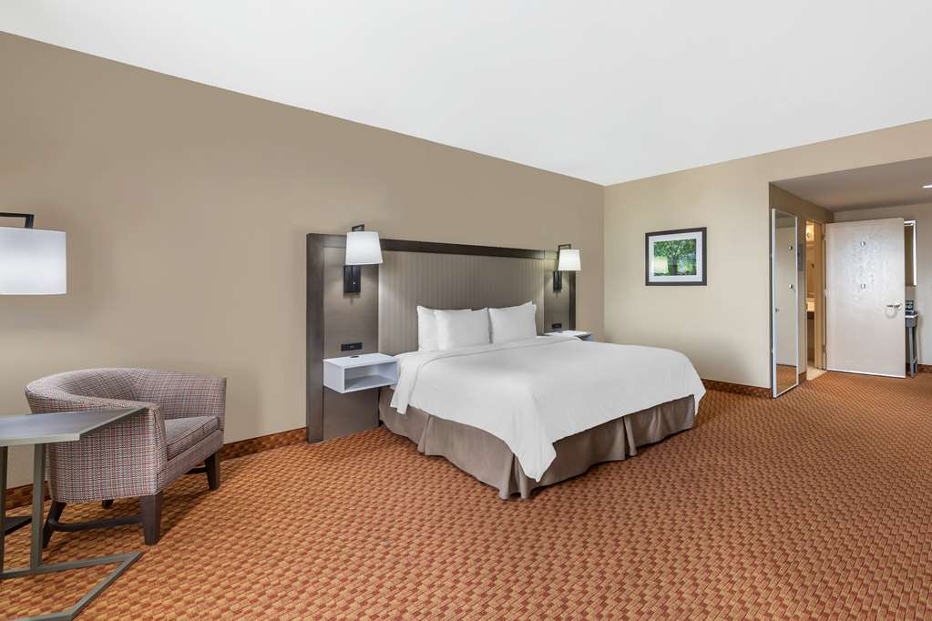 Best Western Plus Kendall Hotel & Suites Image
