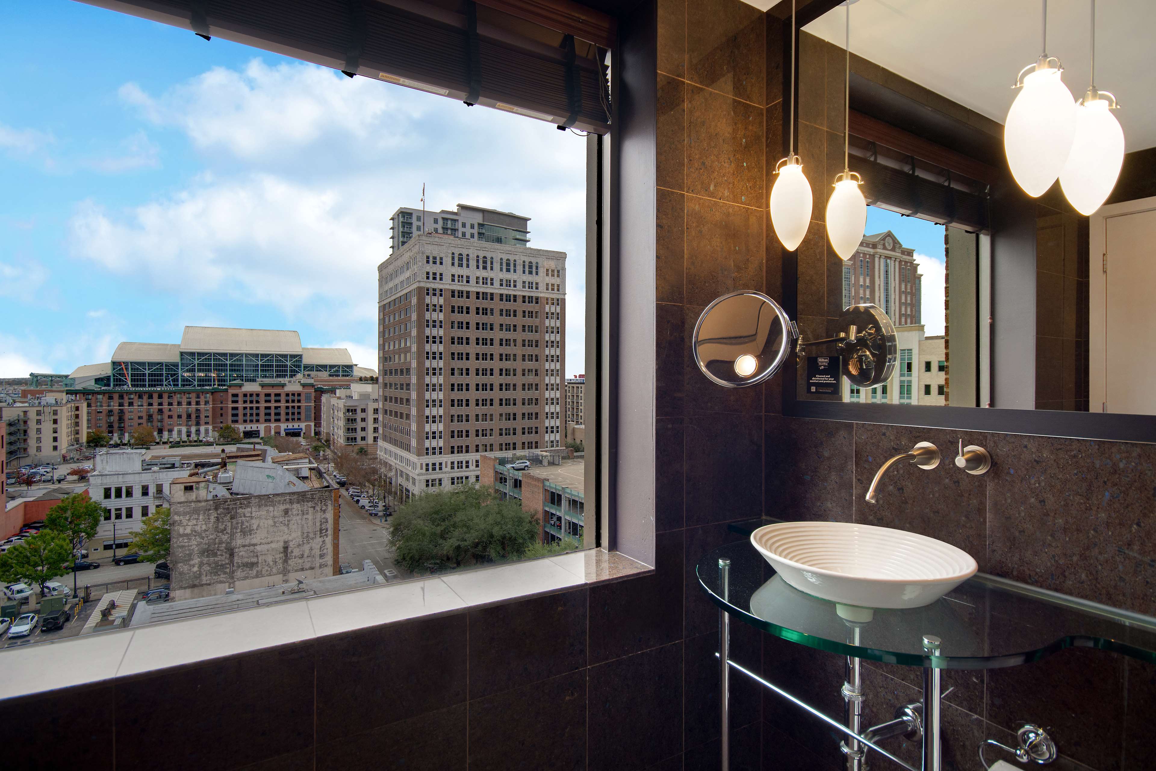 Guest room bath