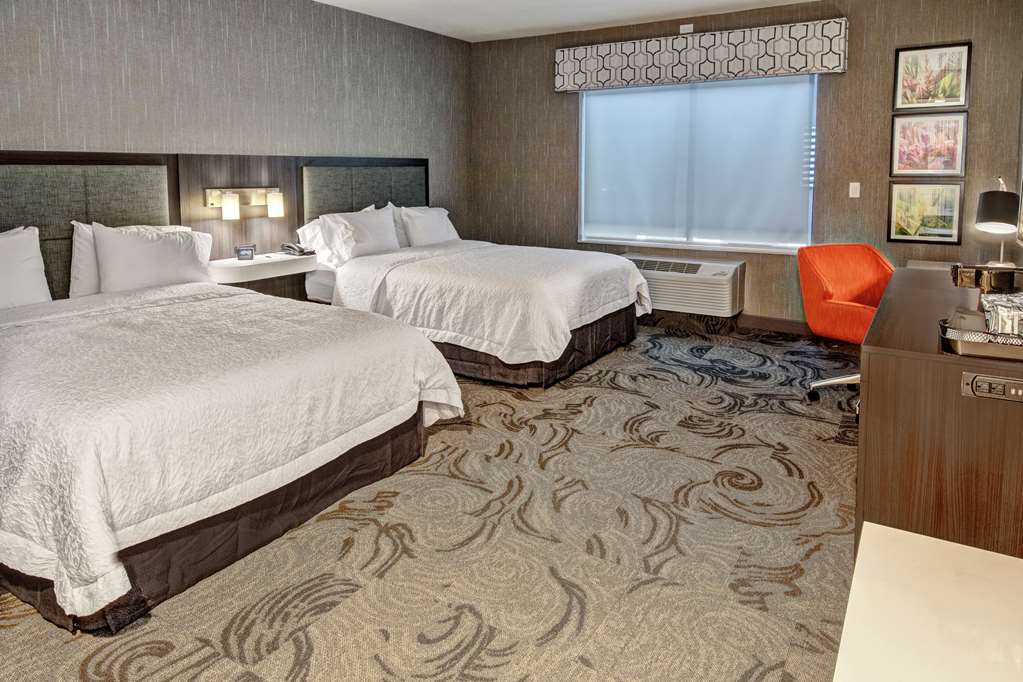 Hampton Inn Fresno Airport Image