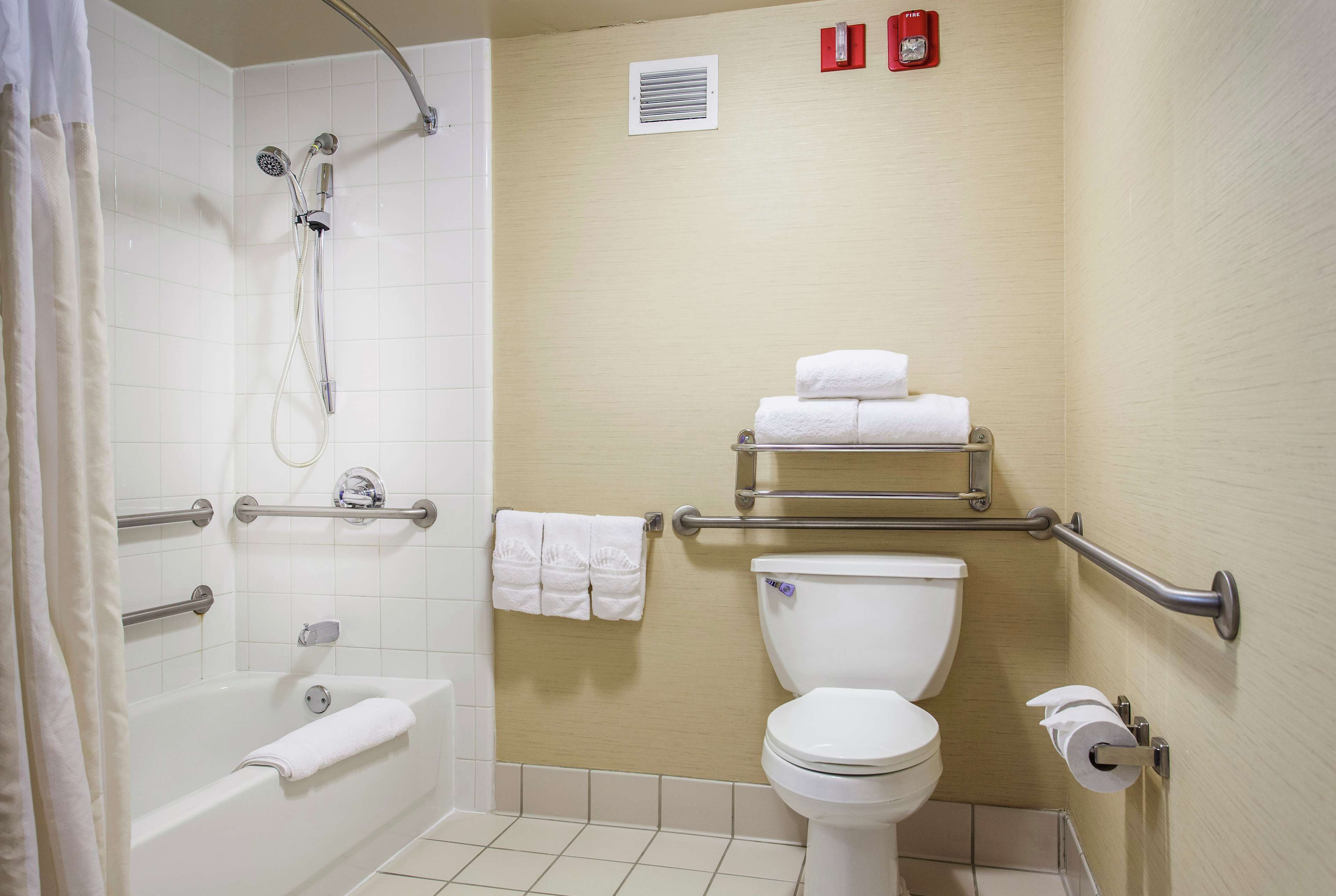 Guest room bath