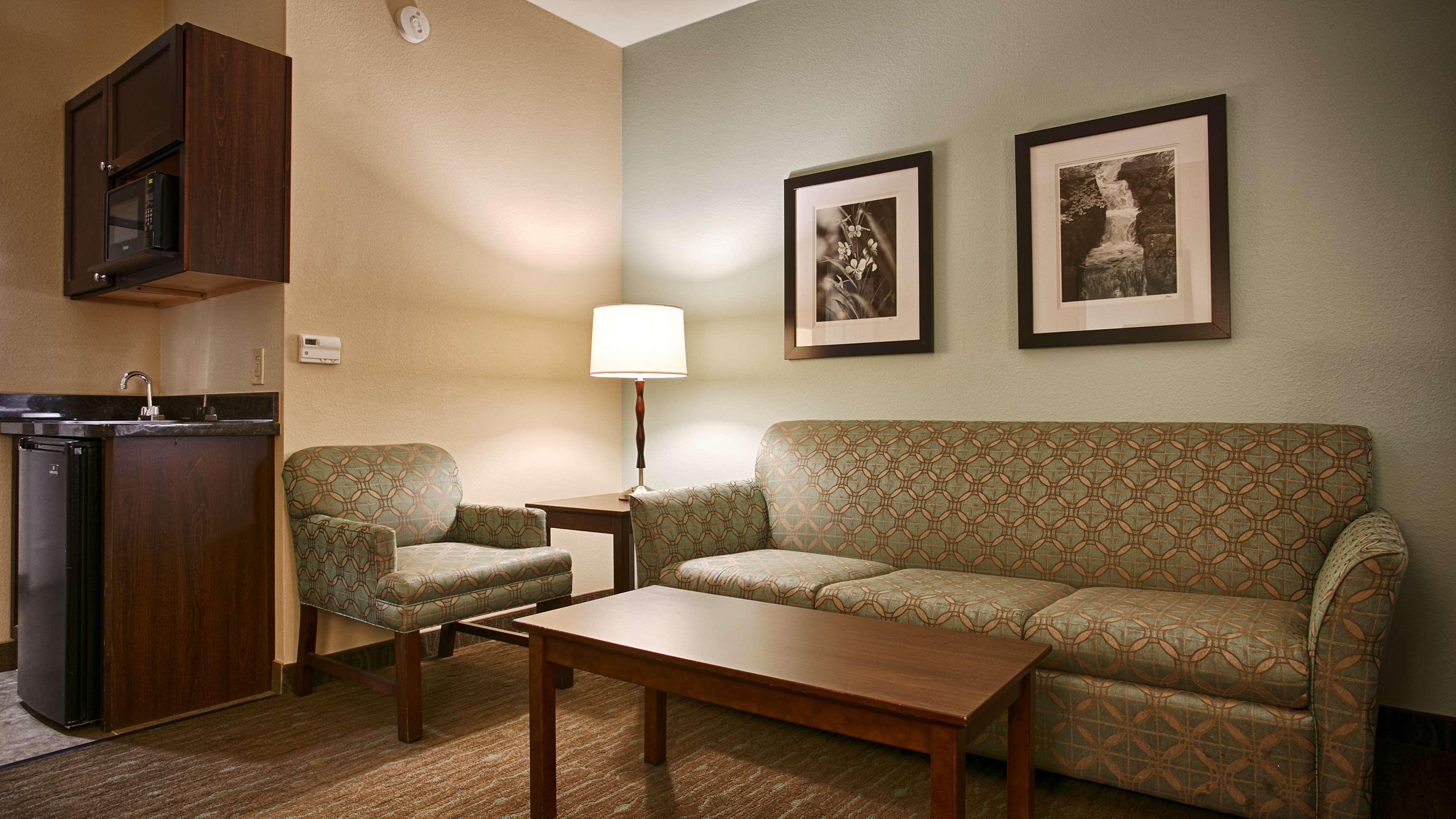 Best Western Plus Texarkana Inn & Suites Photo