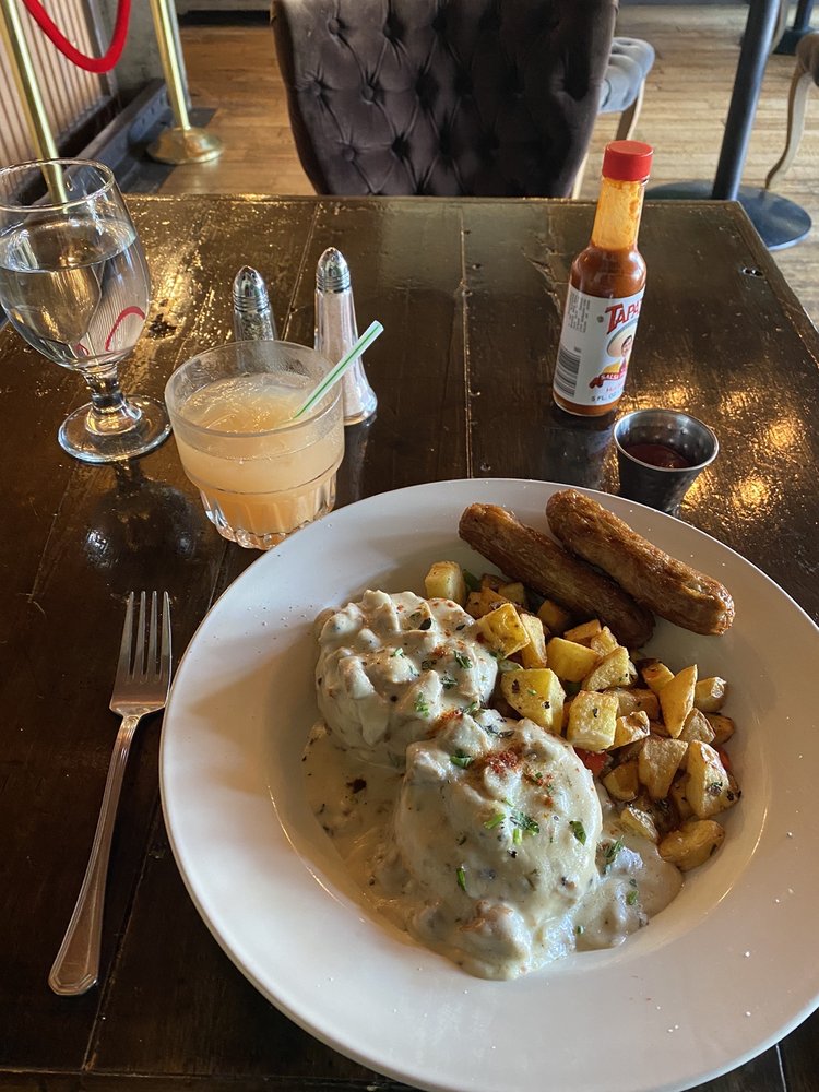 House Buttermilk Biscuit & Gravy