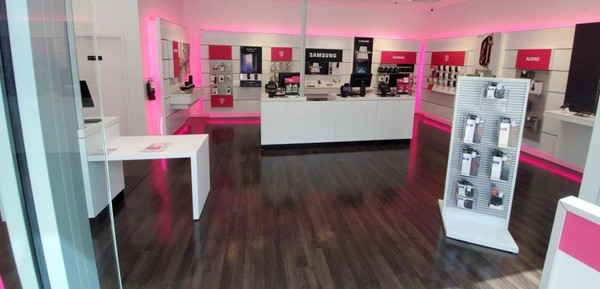 Cell Phones Plans And Accessories At T Mobile 5959 Triangle Town