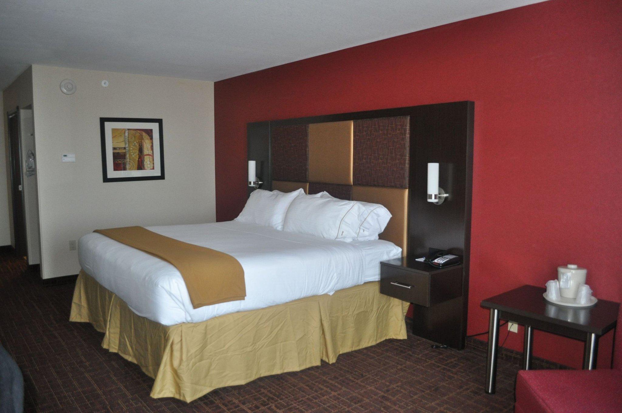 Holiday Inn Express & Suites Greensburg Photo