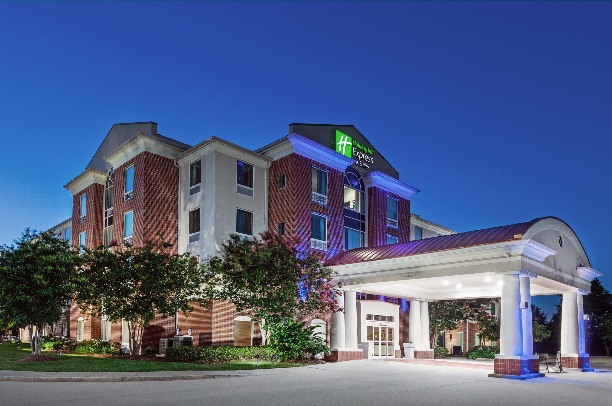 Holiday Inn Express & Suites Baton Rouge East Photo