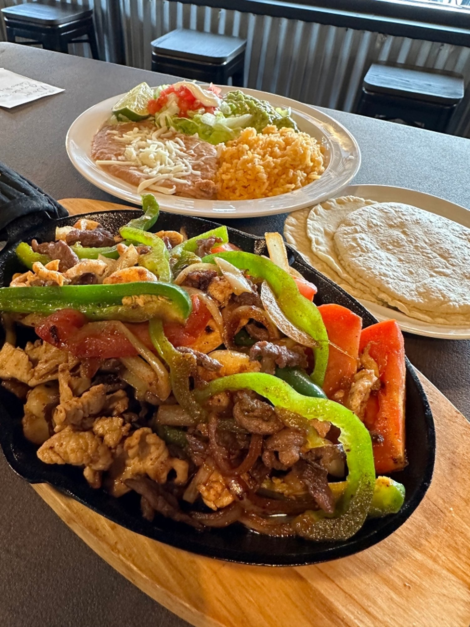 1 meat Sizzling Fajita Skillet