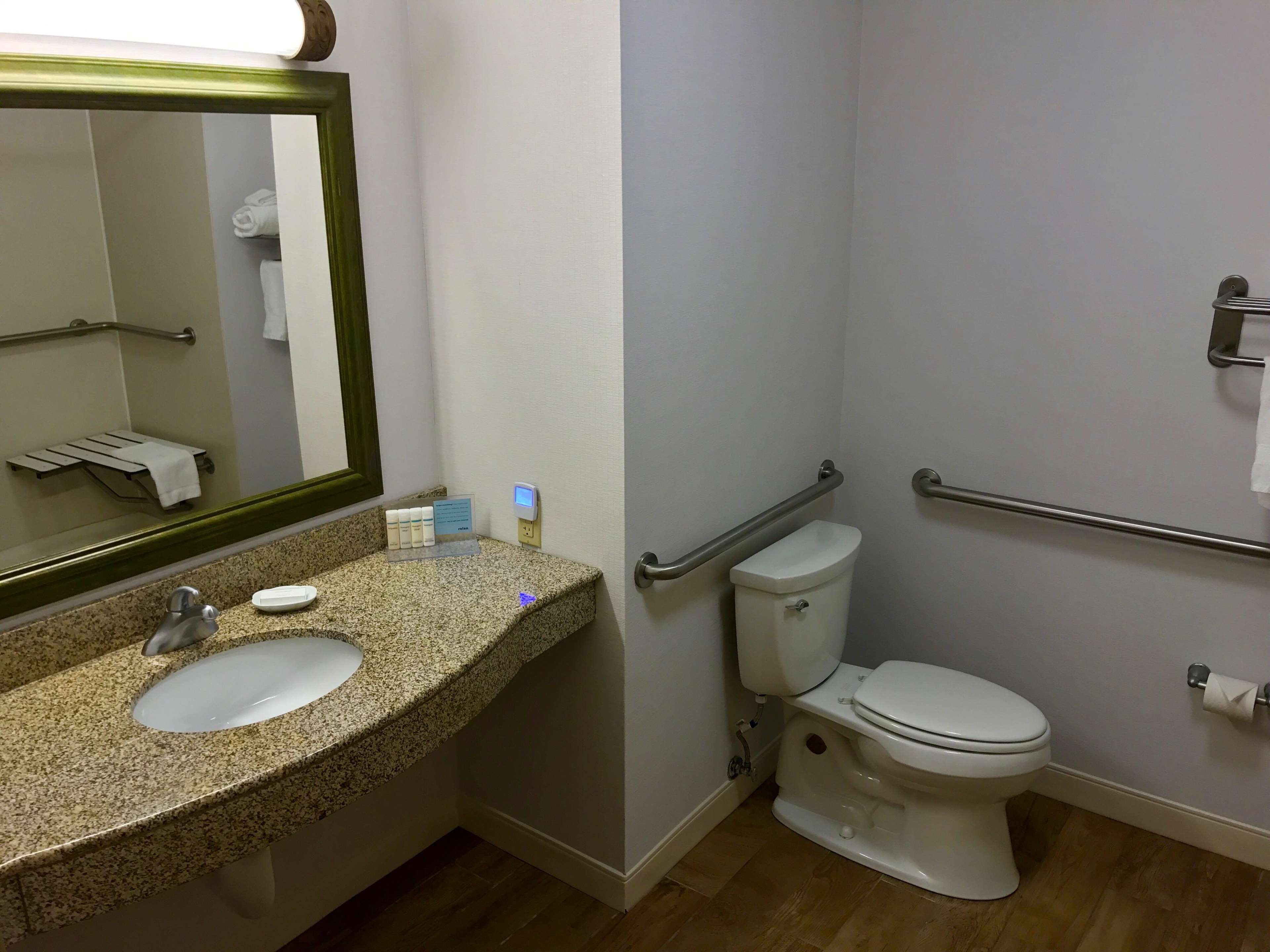 Hampton Inn Garden City Photo