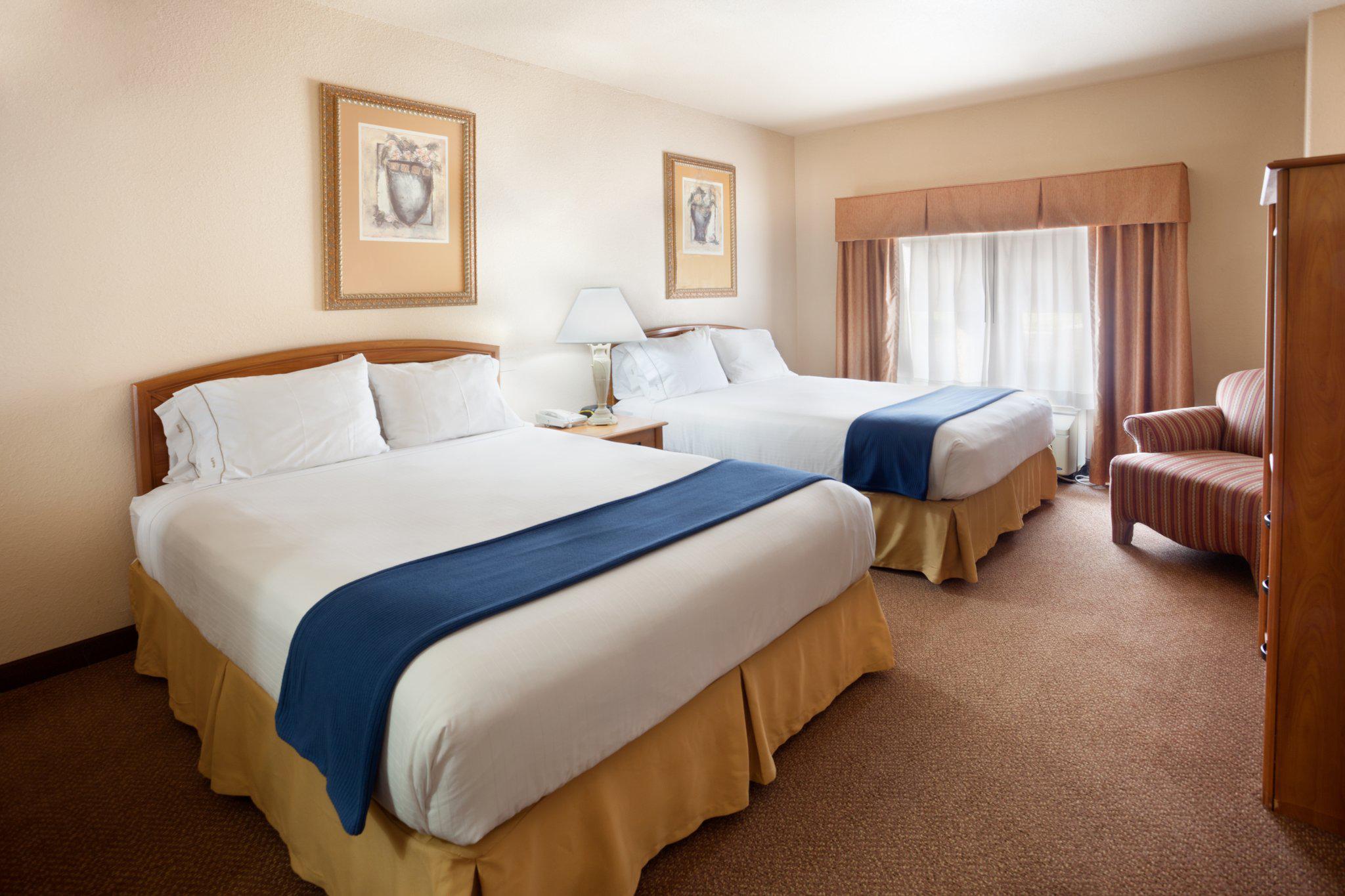 Holiday Inn Express & Suites Mission-McAllen Area Photo