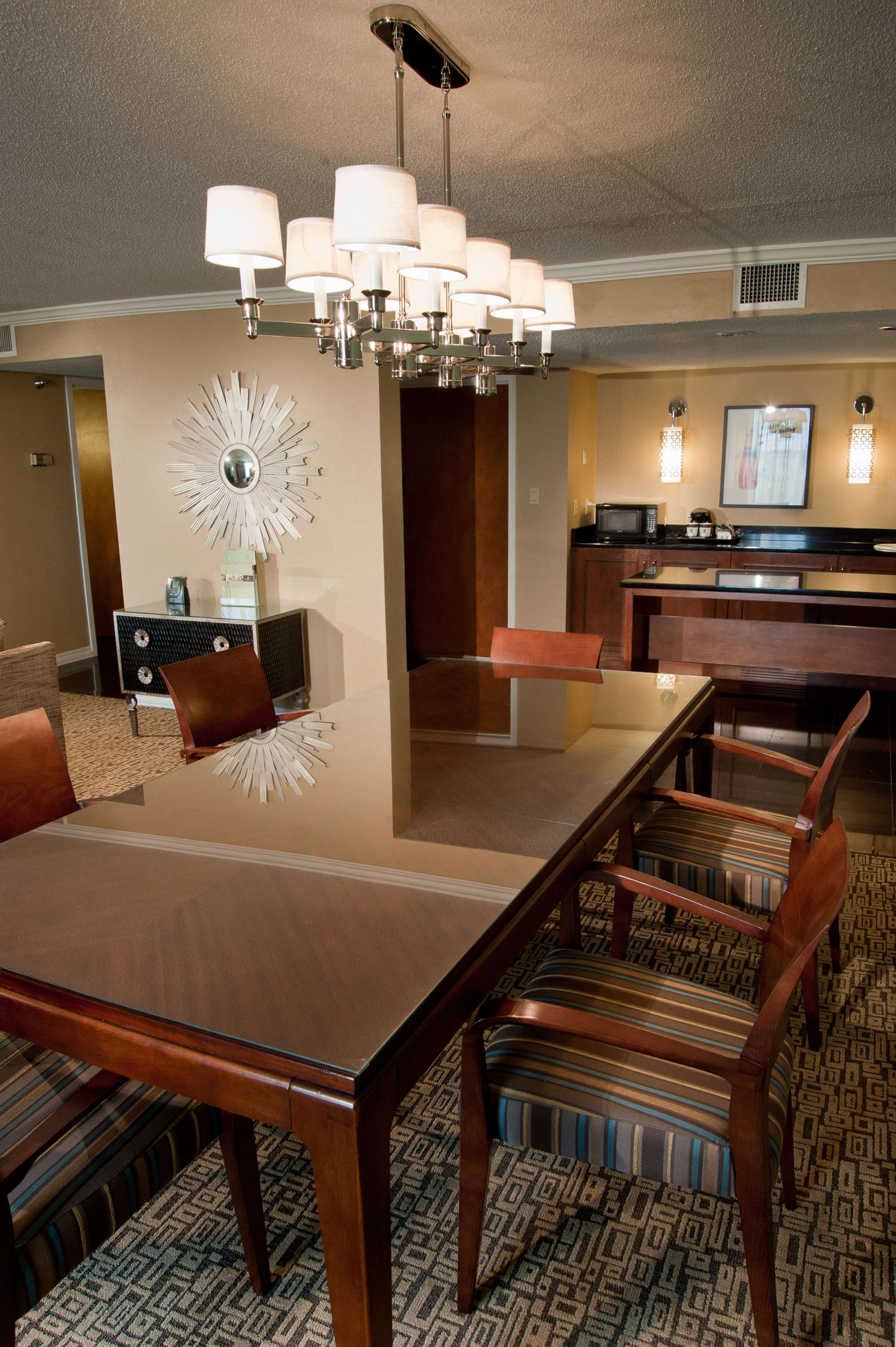 DoubleTree by Hilton Hotel Collinsville - St. Louis Photo