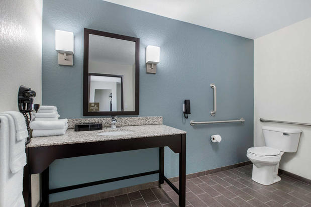 Images Sleep Inn & Suites Ankeny - Des Moines