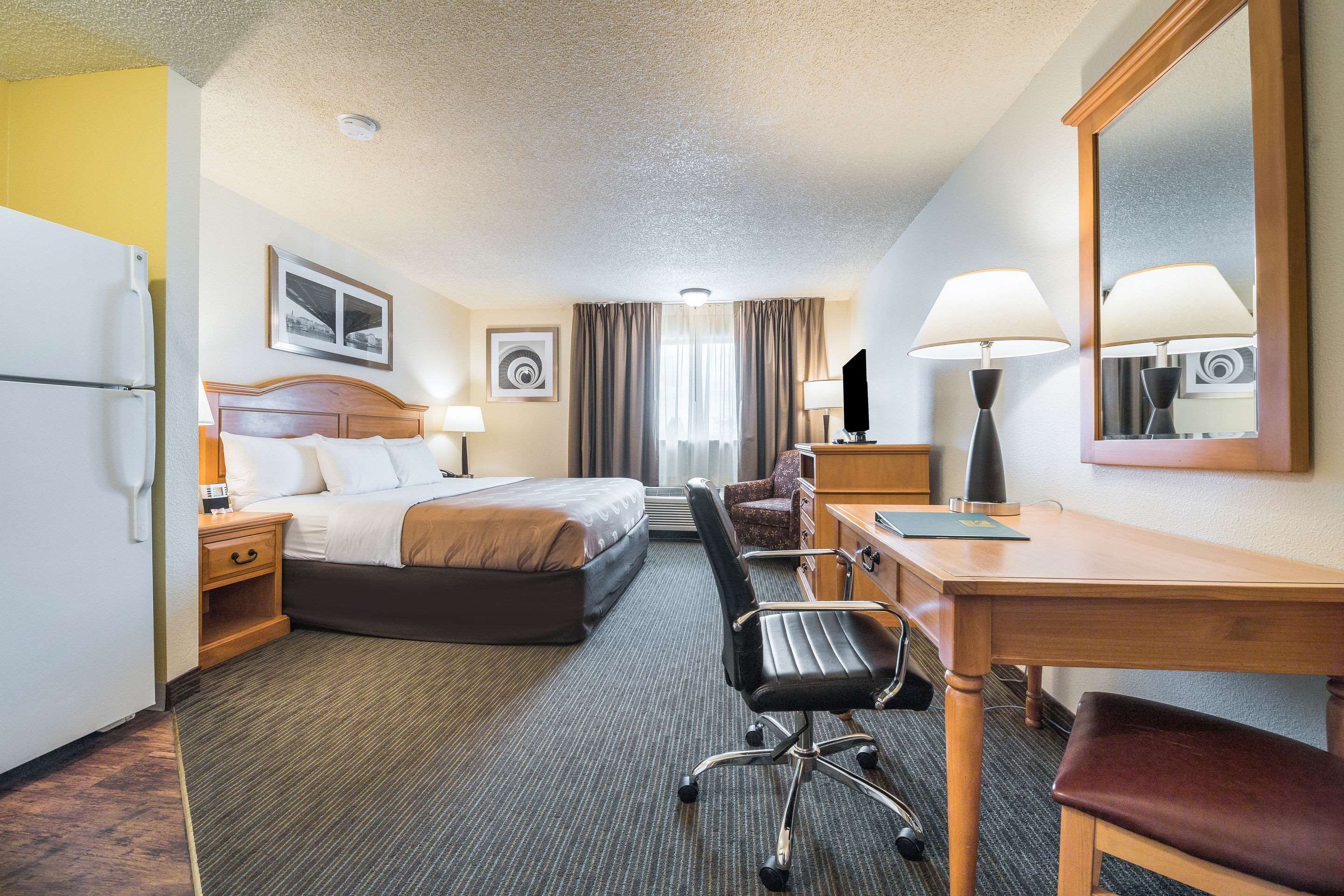 Quality Inn & Suites Silverdale Bangor-Keyport Photo