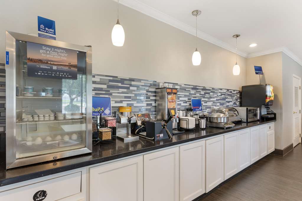 Best Western Visalia Hotel Image