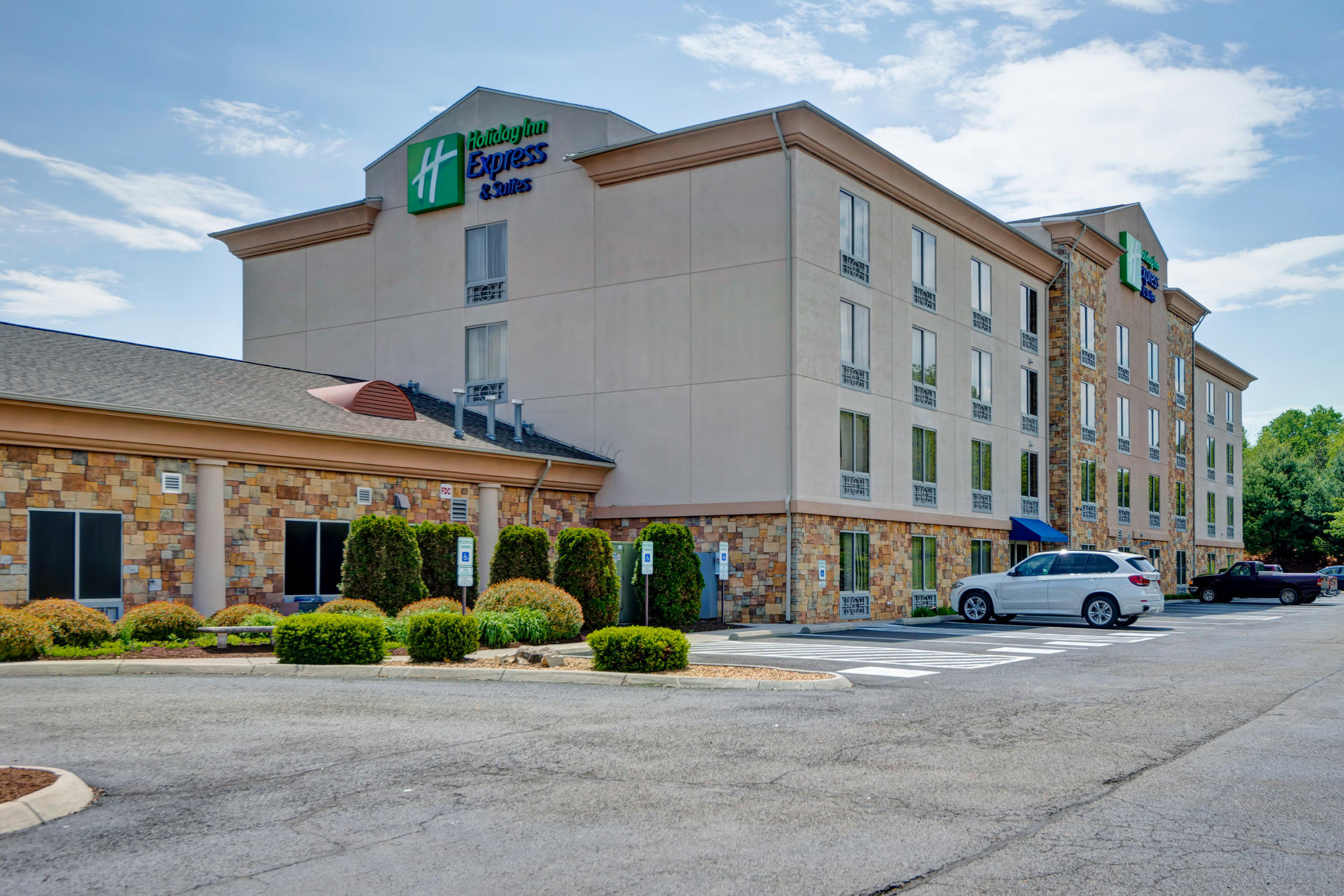 Holiday Inn Express & Suites Christiansburg Photo