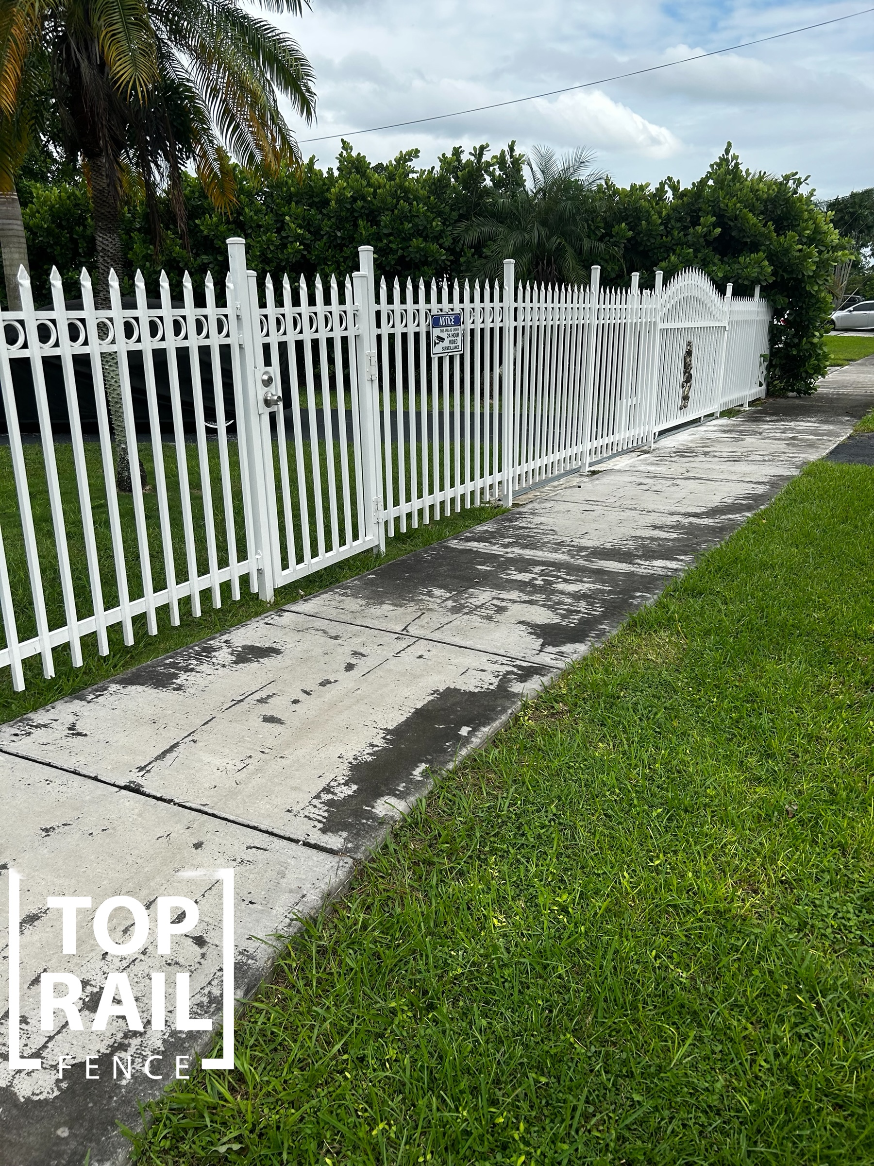 Top Rail Fence Pompano Beach Image