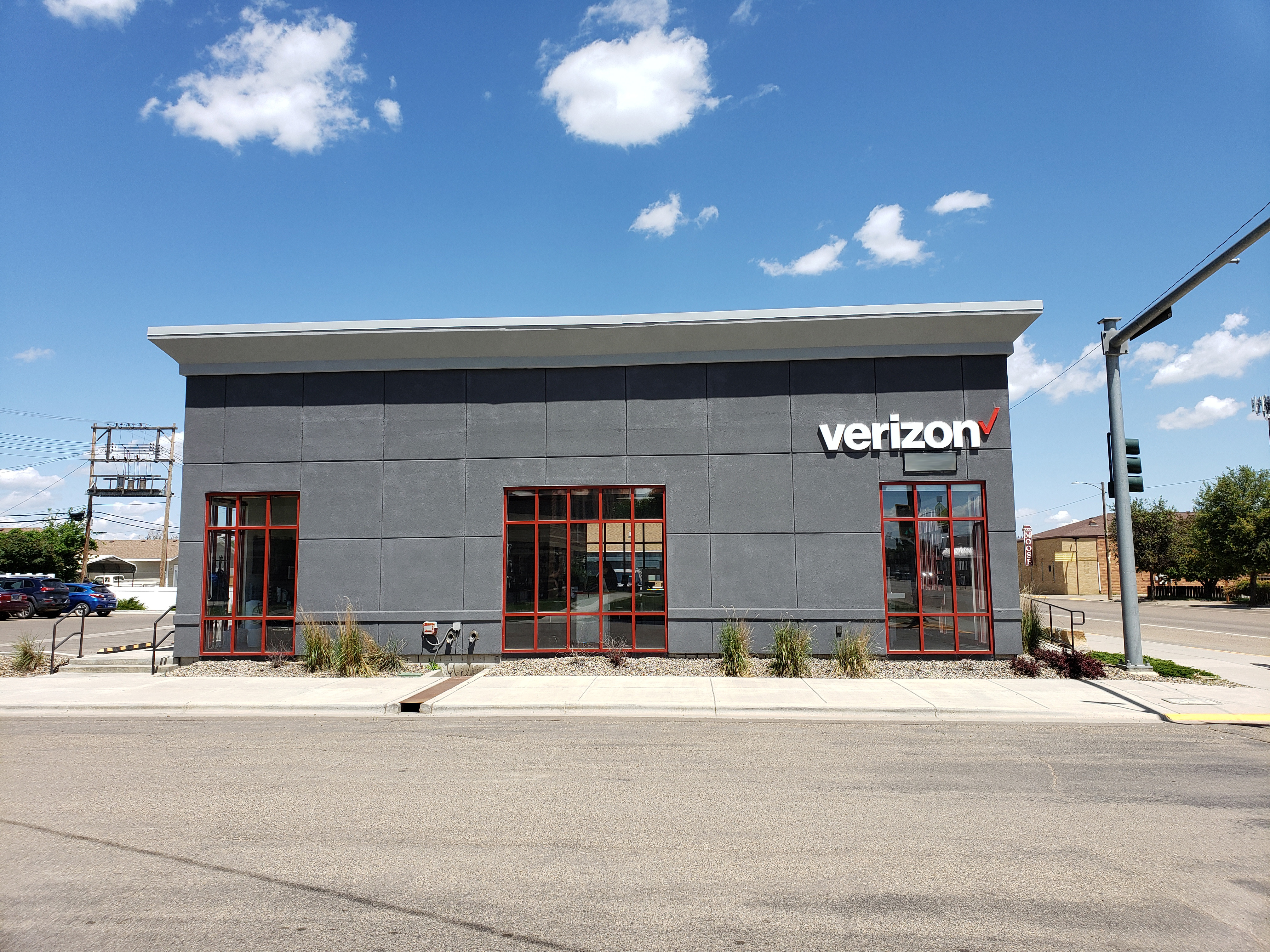 Cellular Plus, Verizon Authorized Retailer Photo