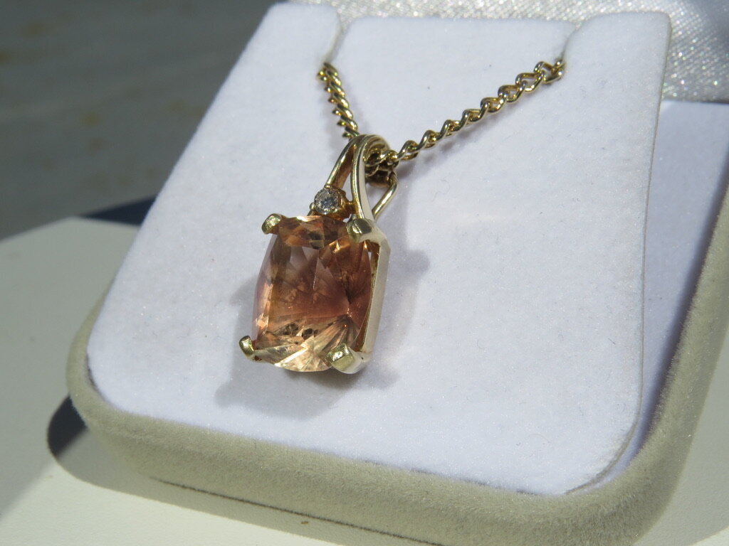 Gemstone Jeweler Image