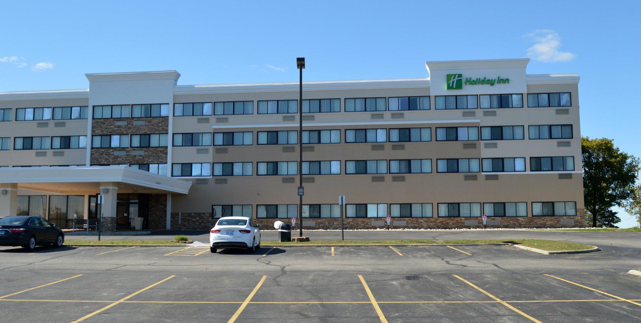 Holiday Inn Big Rapids Photo