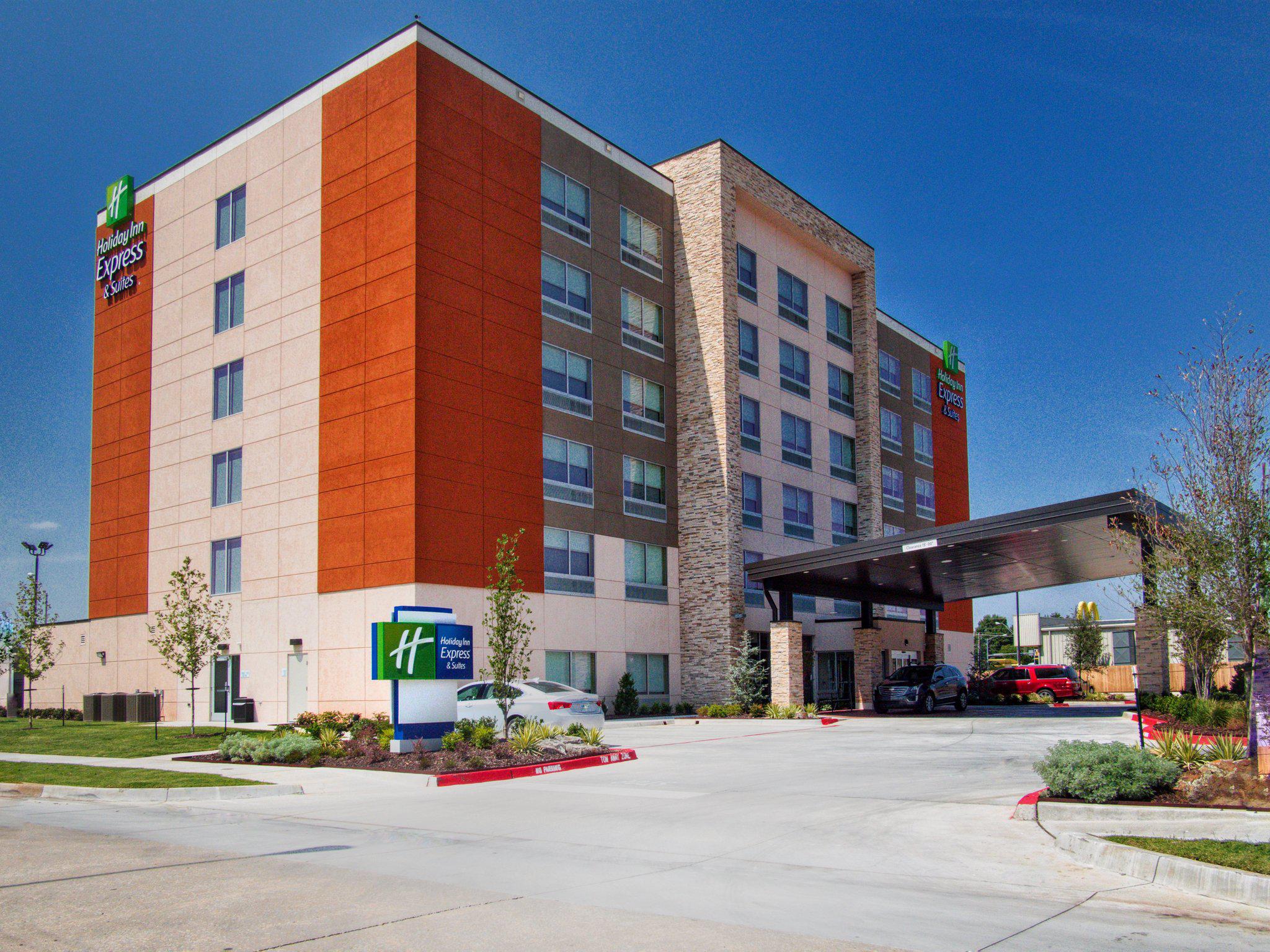 Holiday Inn Express & Suites Moore Photo