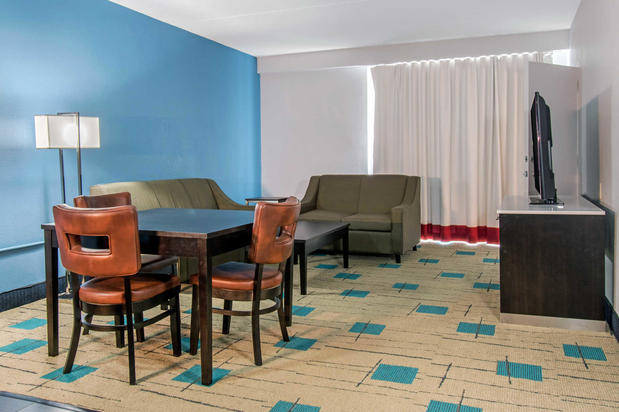 Images Clarion Inn & Suites