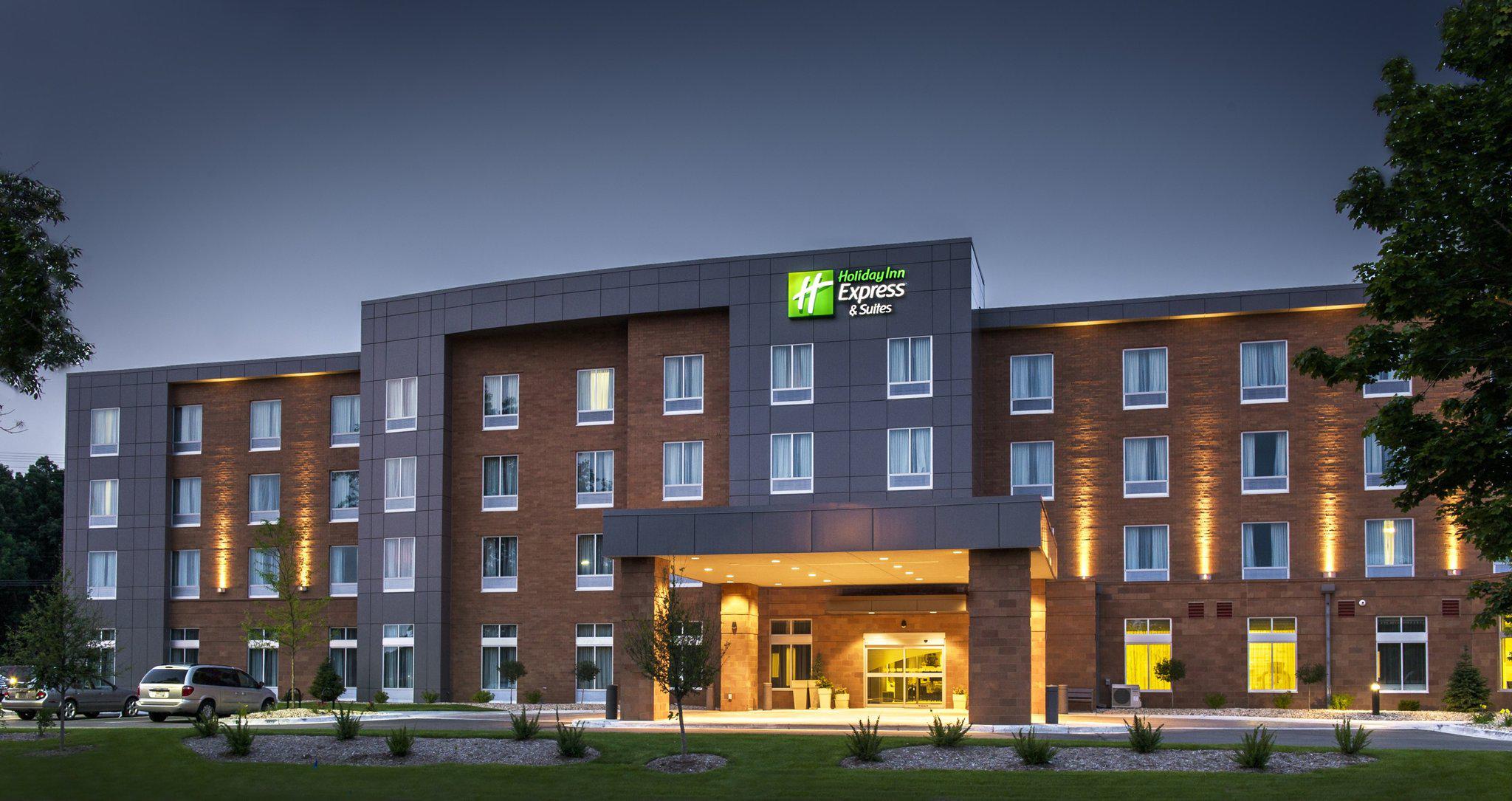 Holiday Inn Express & Suites Madison Central Photo