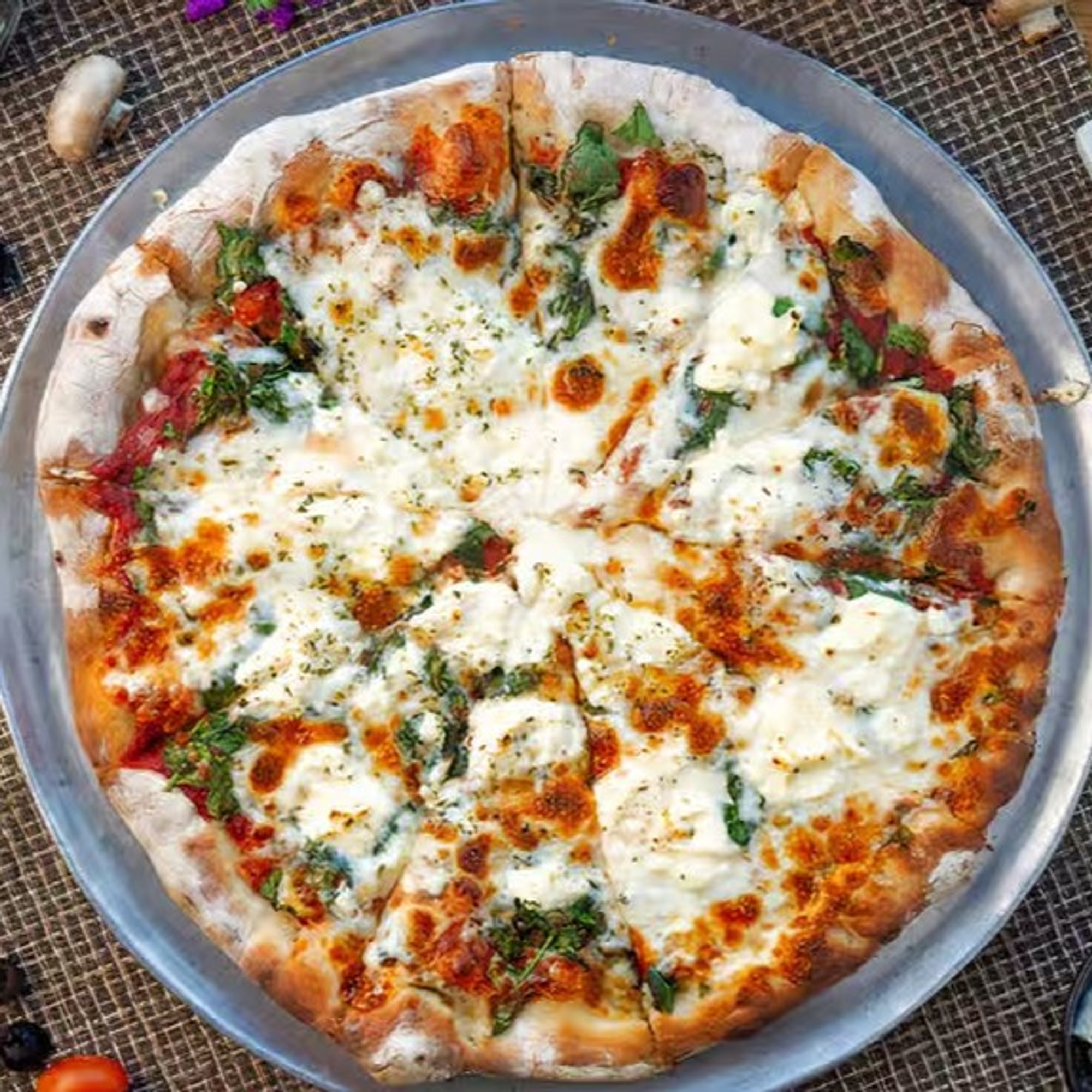 Spinach florentine pizza