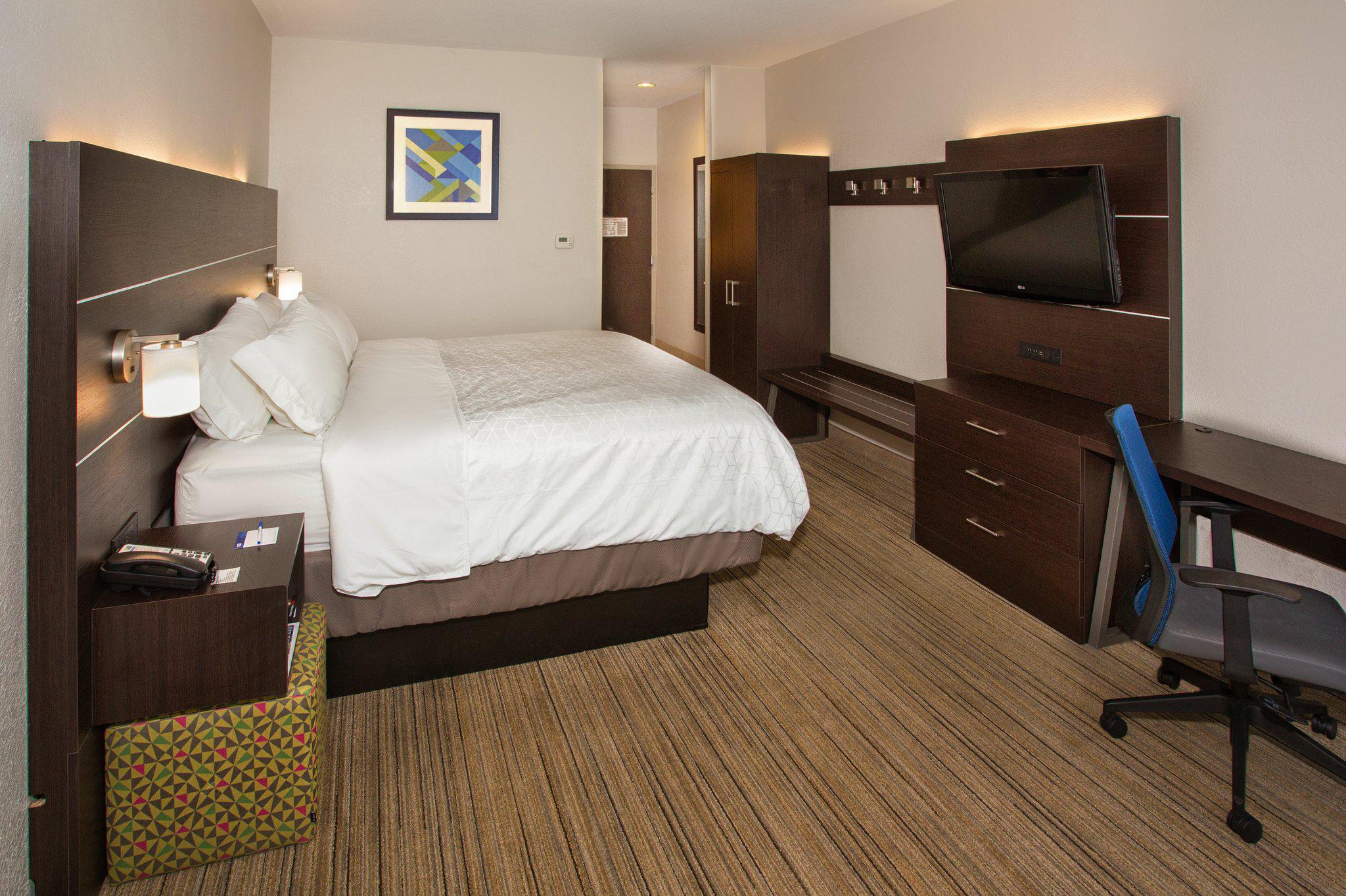 Holiday Inn Express & Suites Port Charlotte Photo