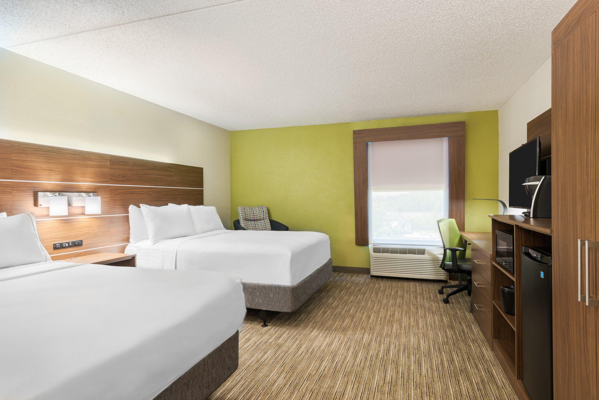 Holiday Inn Express & Suites Bentonville Photo