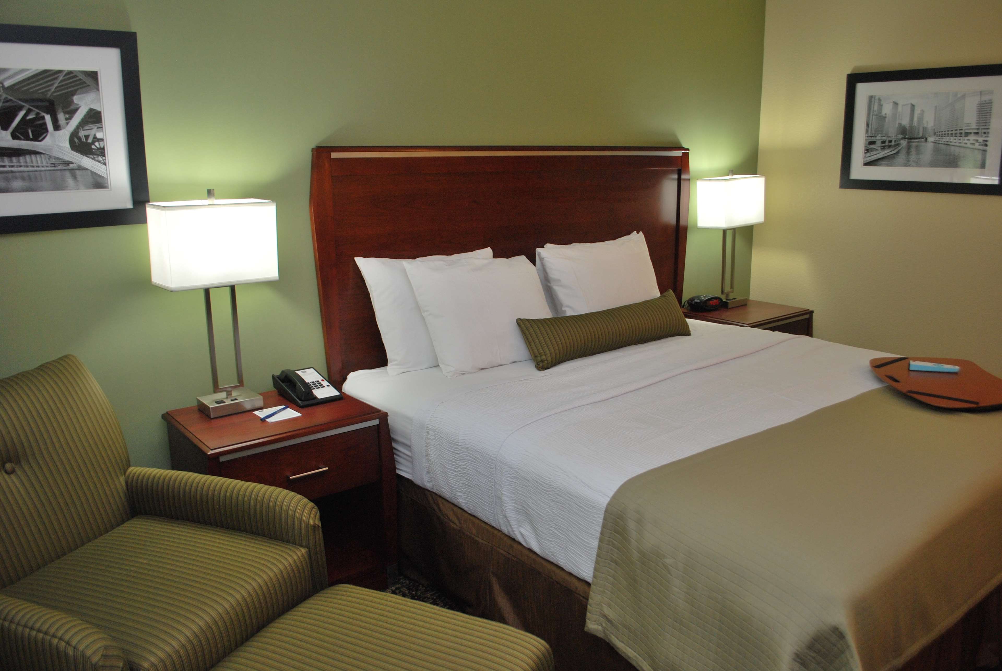 Best Western Plus Glenview-Chicagoland Inn & Suites Photo