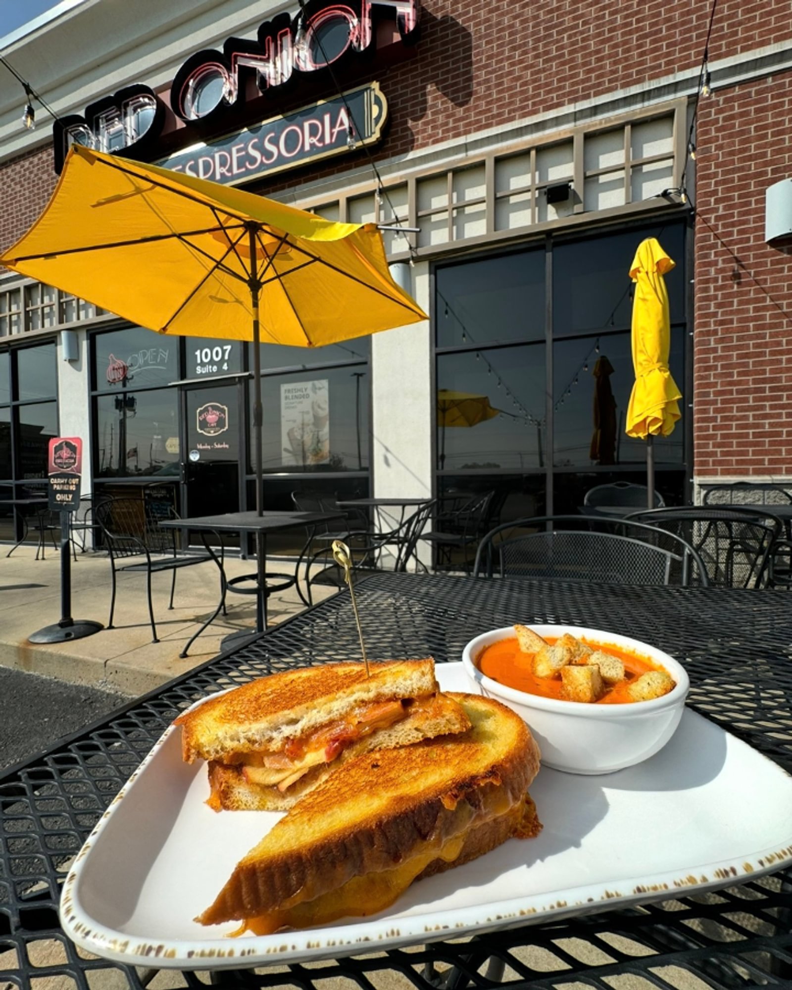 Apple Cheddar Grilled Cheese