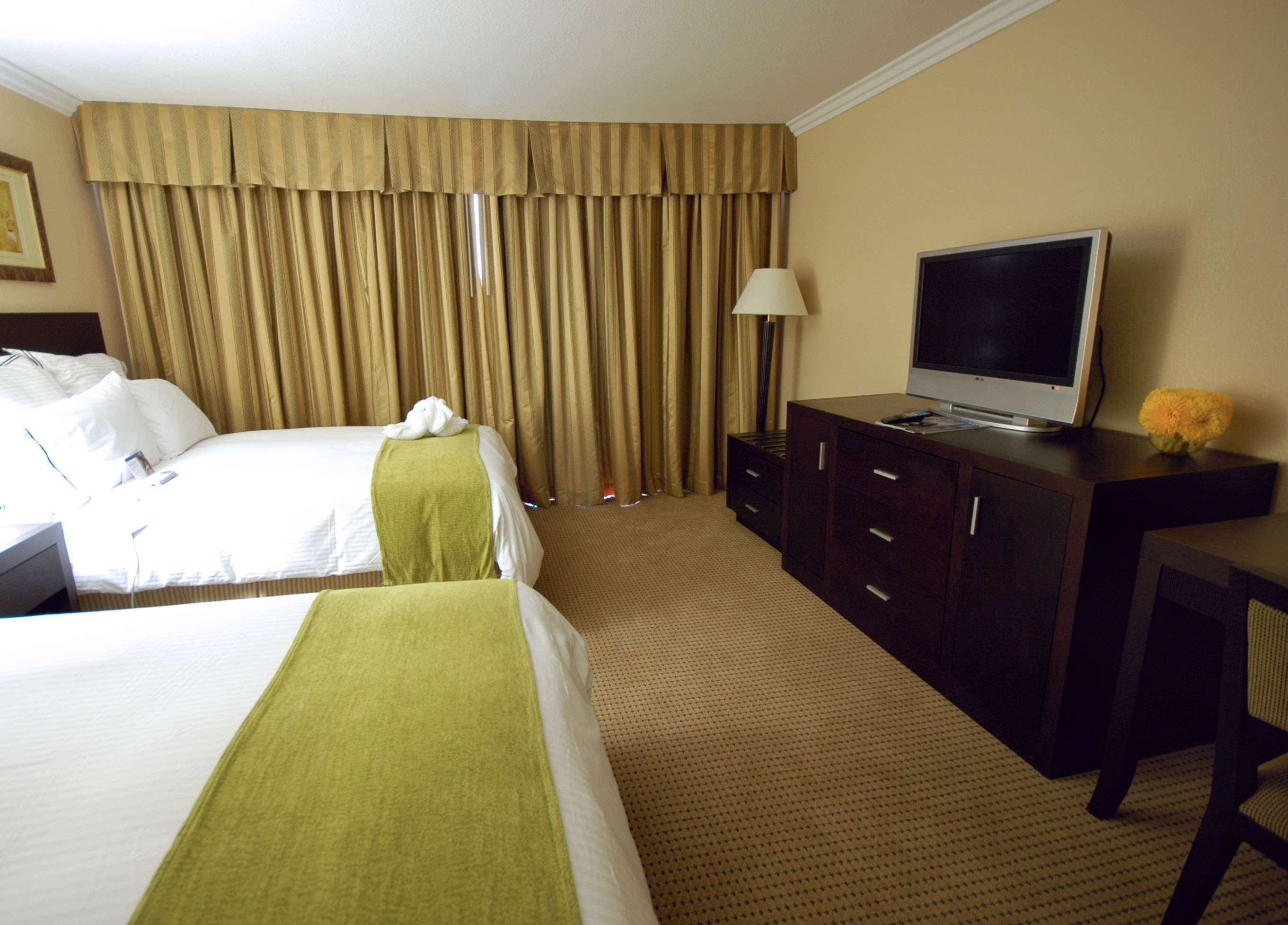 Radisson Suites Hotel Anaheim - Buena Park Photo