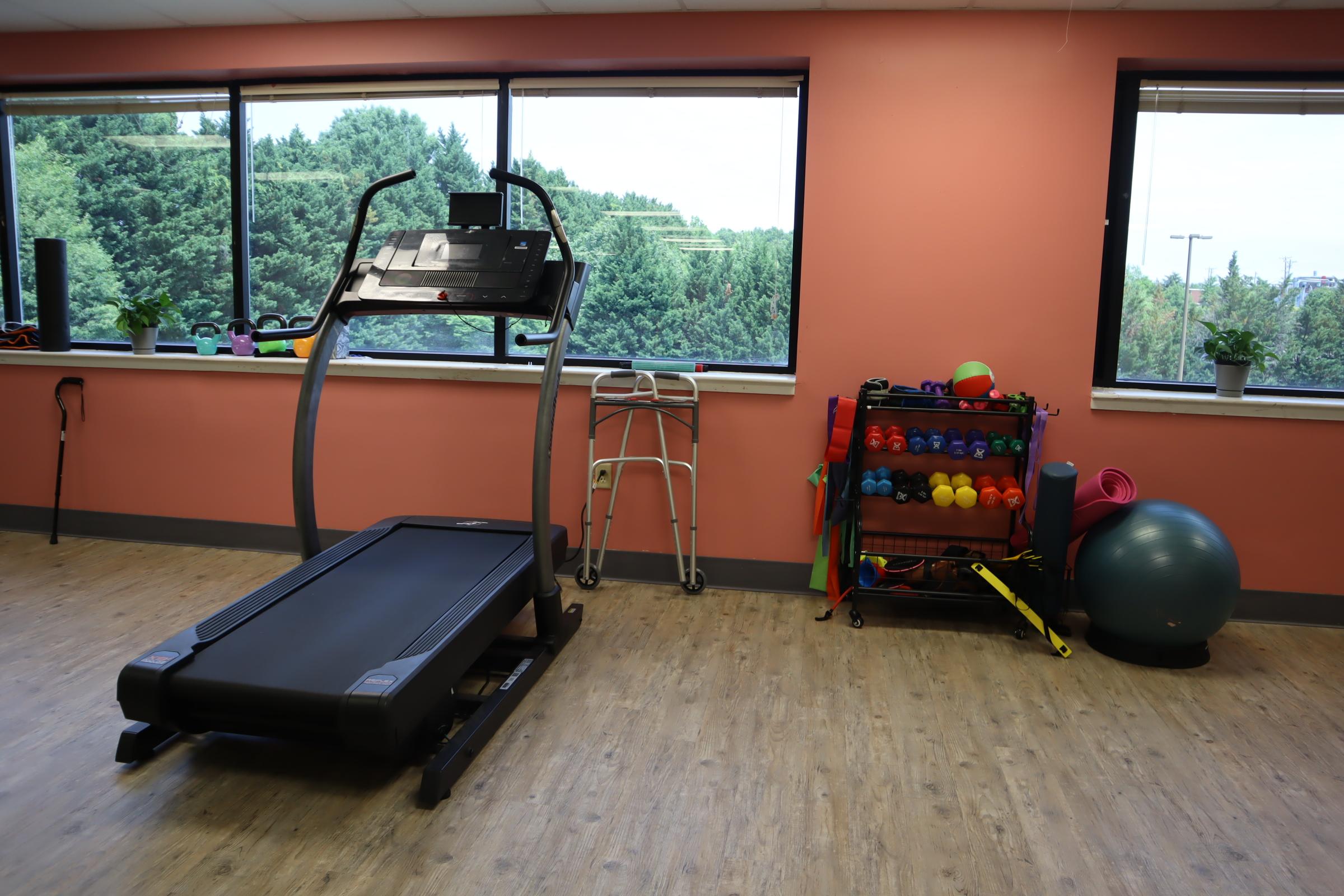 Compleat Rehab & Sports Therapy - Hickory Clinic Image