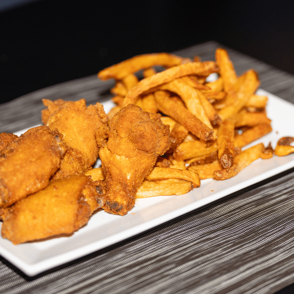 5 Wings with a side of our Seasooned hand-cut Fries(5)