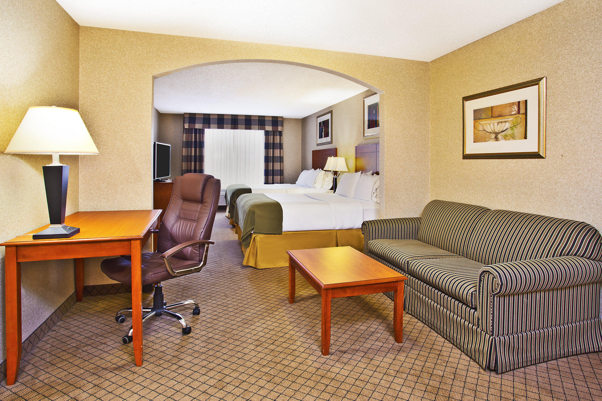 Holiday Inn Express & Suites Goshen Photo