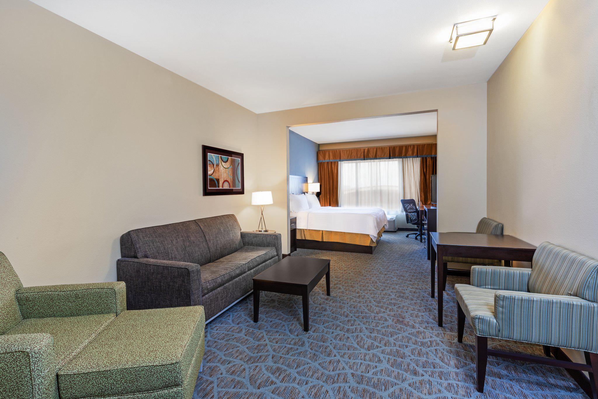 Holiday Inn Express & Suites Floresville Photo