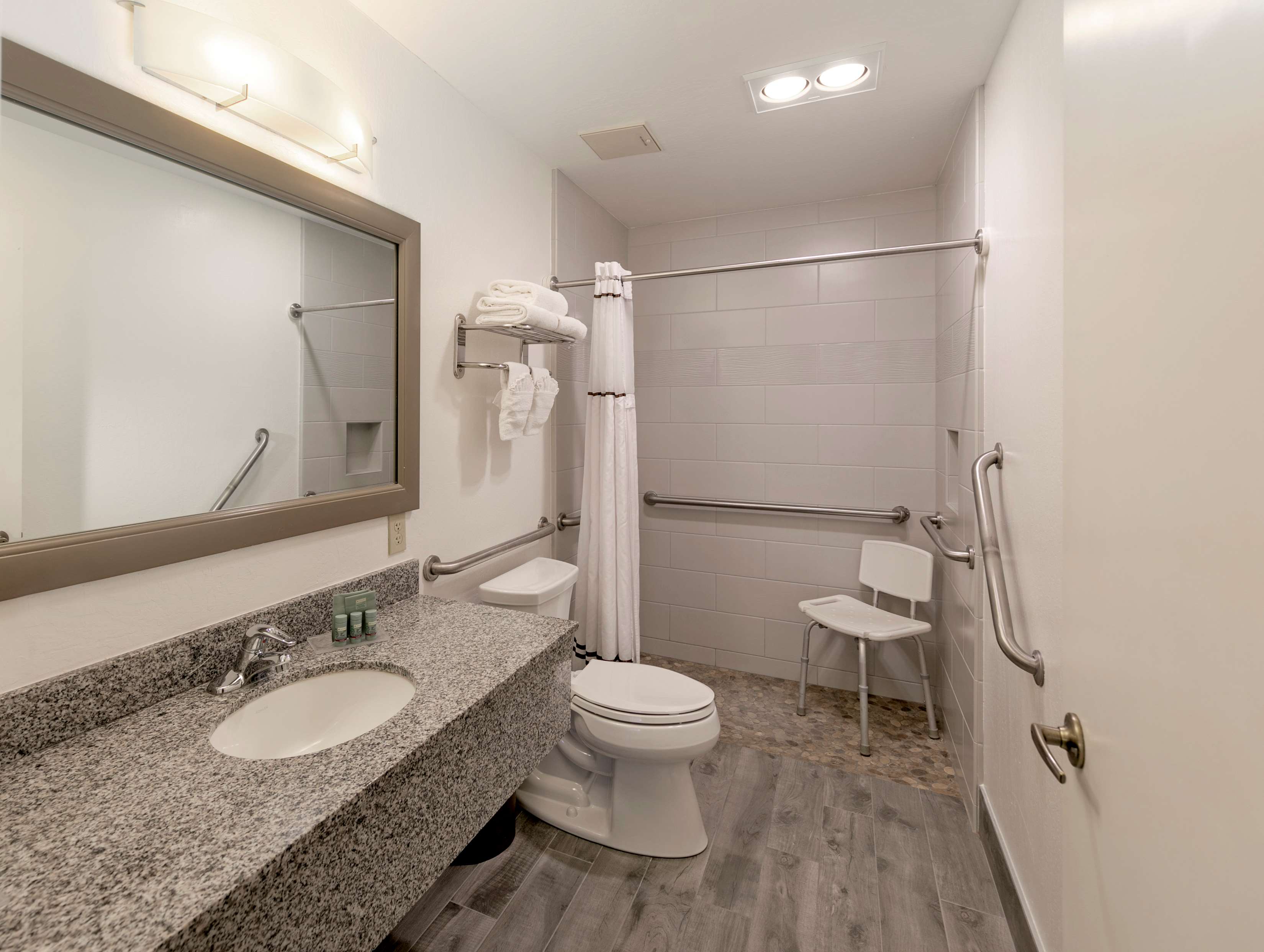 Best Western Seacliff Inn Photo