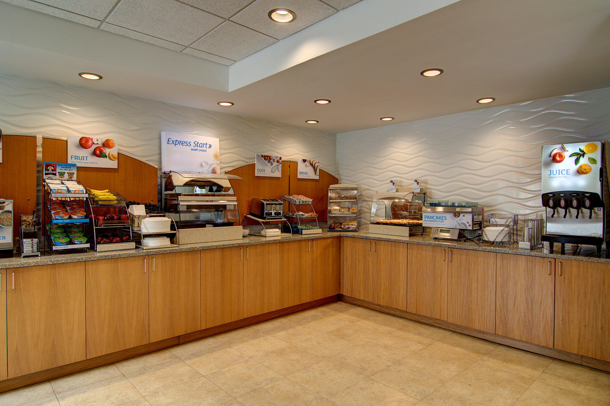 Holiday Inn Express & Suites Germantown - Gaithersburg Photo