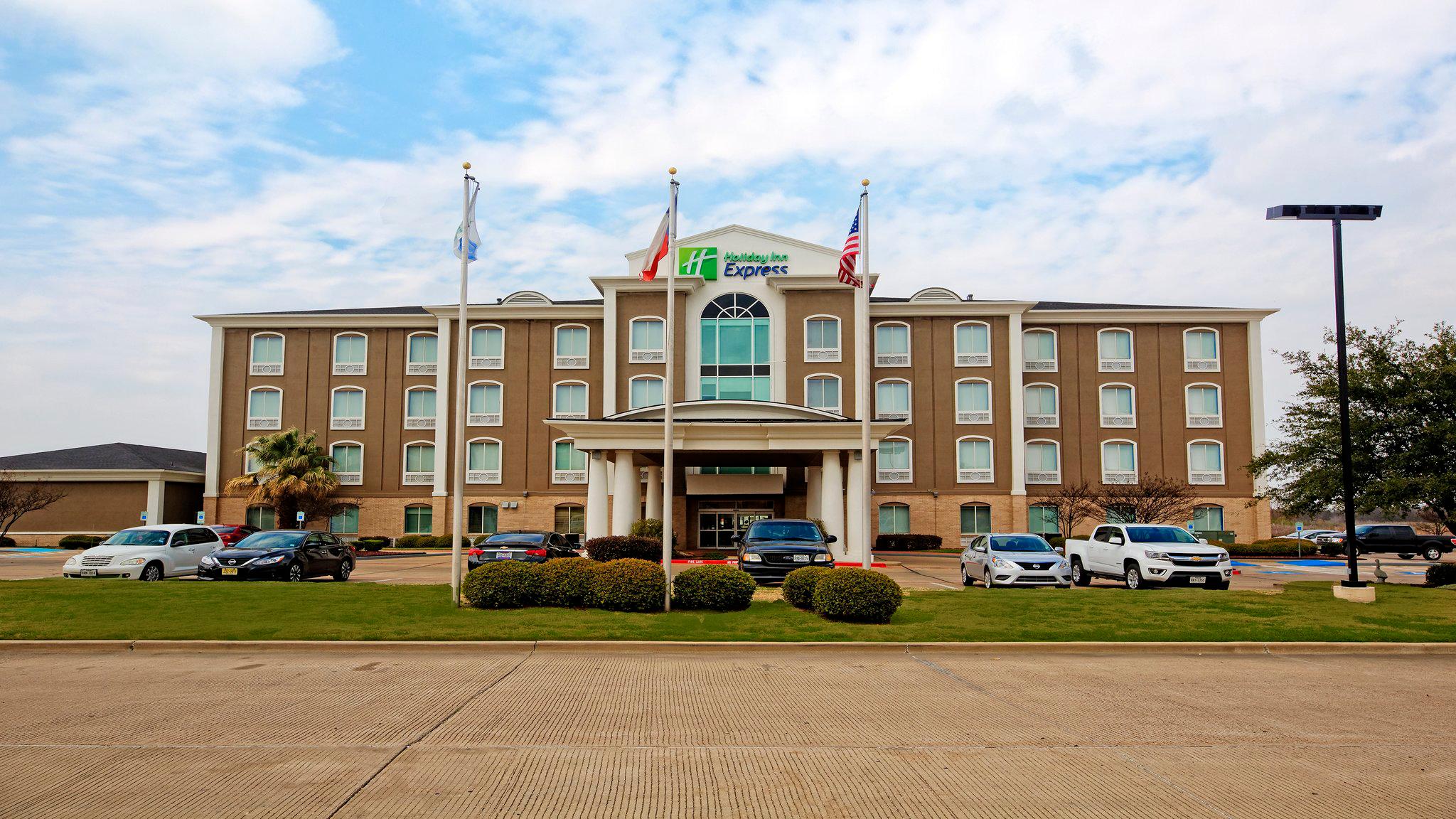 Holiday Inn Express & Suites Corsicana I-45 Photo