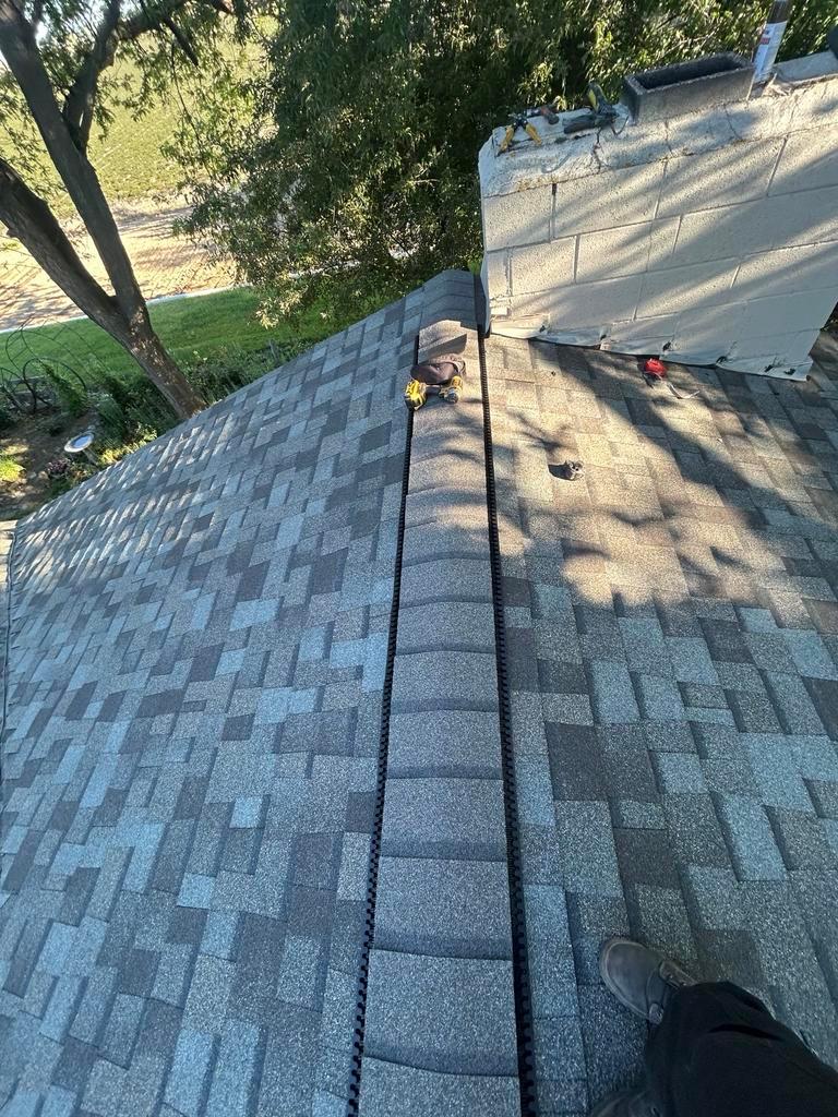 E & H Roofing Image
