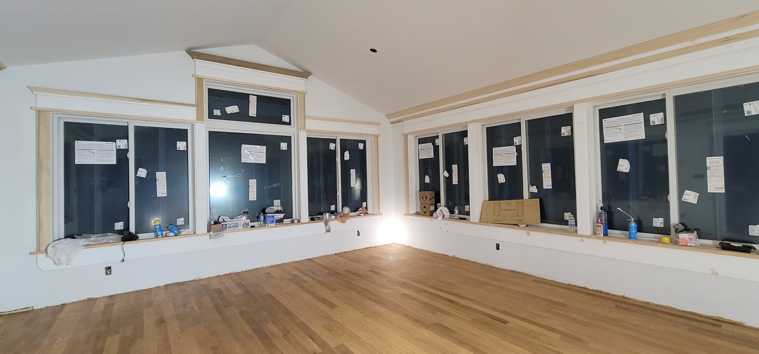 Hang Tough Building, LLC Logo