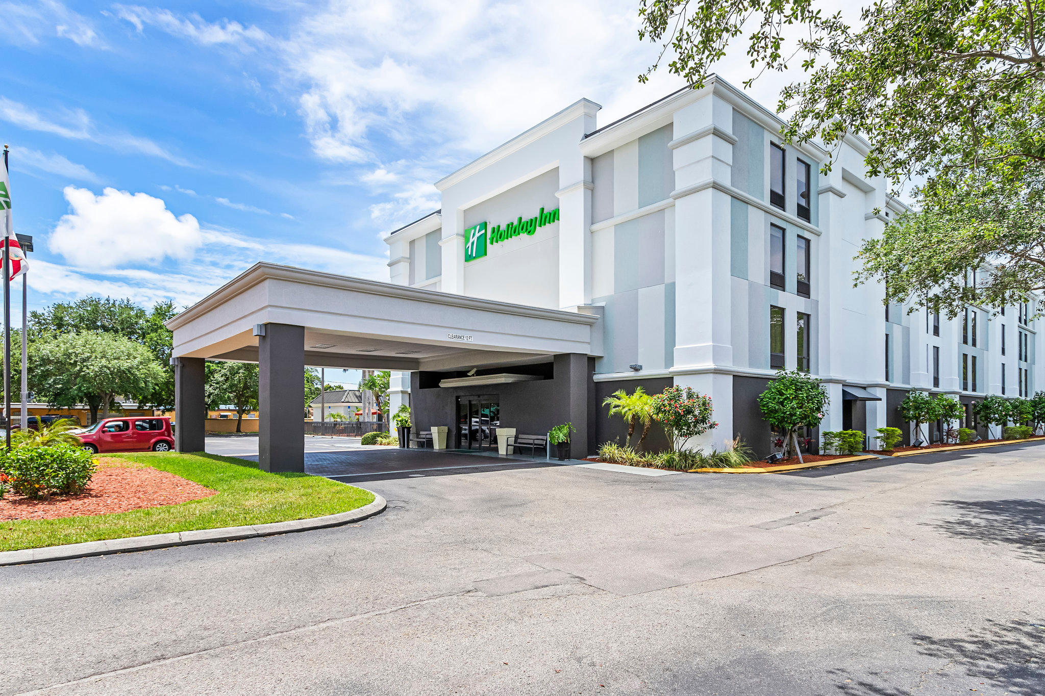 Holiday Inn St. Petersburg West Photo