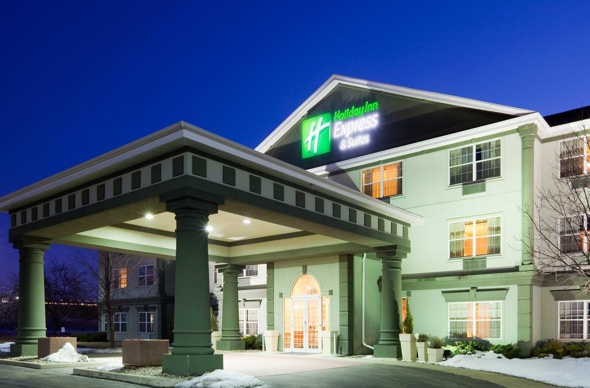 Holiday Inn Express & Suites Oshkosh-Sr 41 Photo