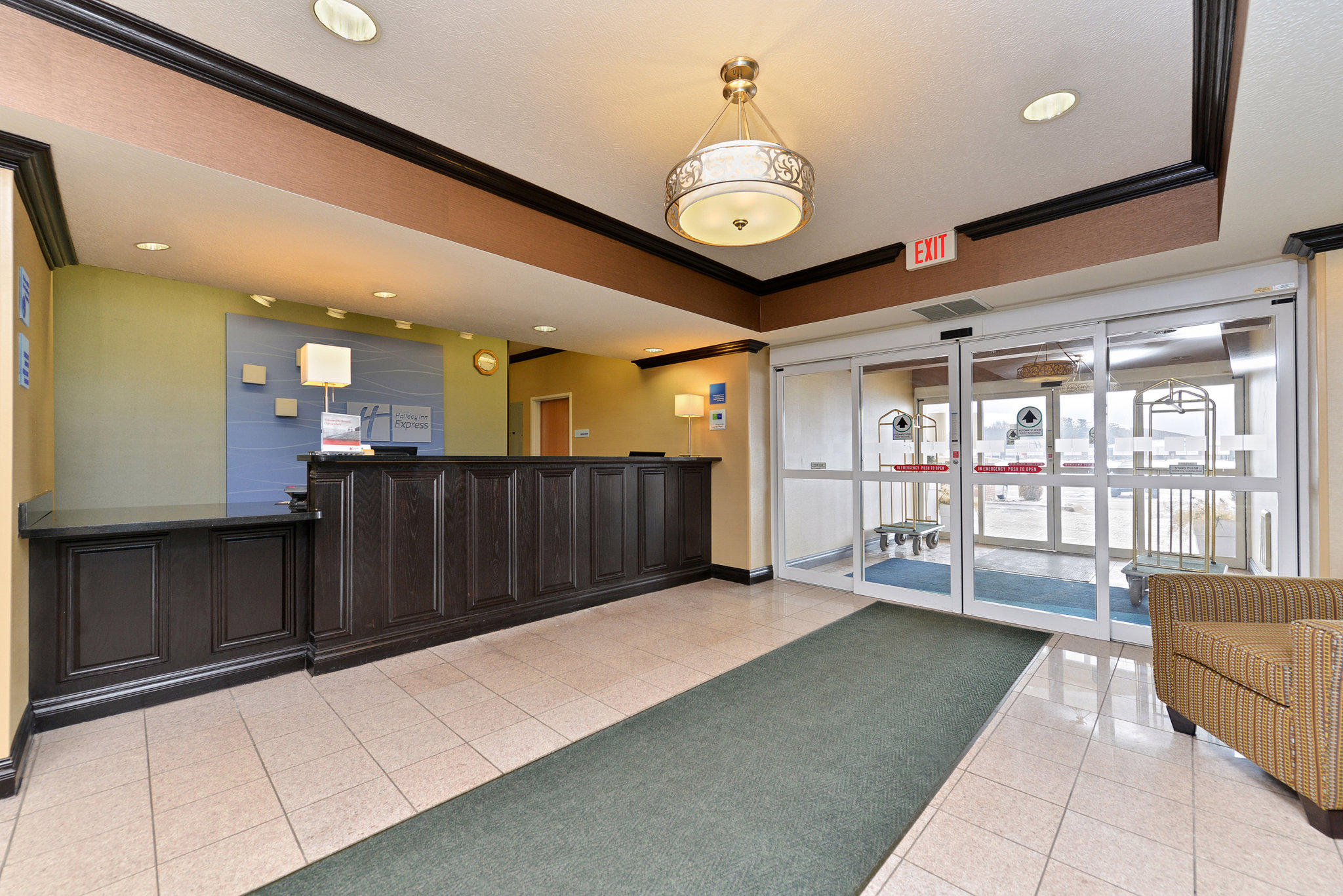 Holiday Inn Express & Suites Charlotte Photo