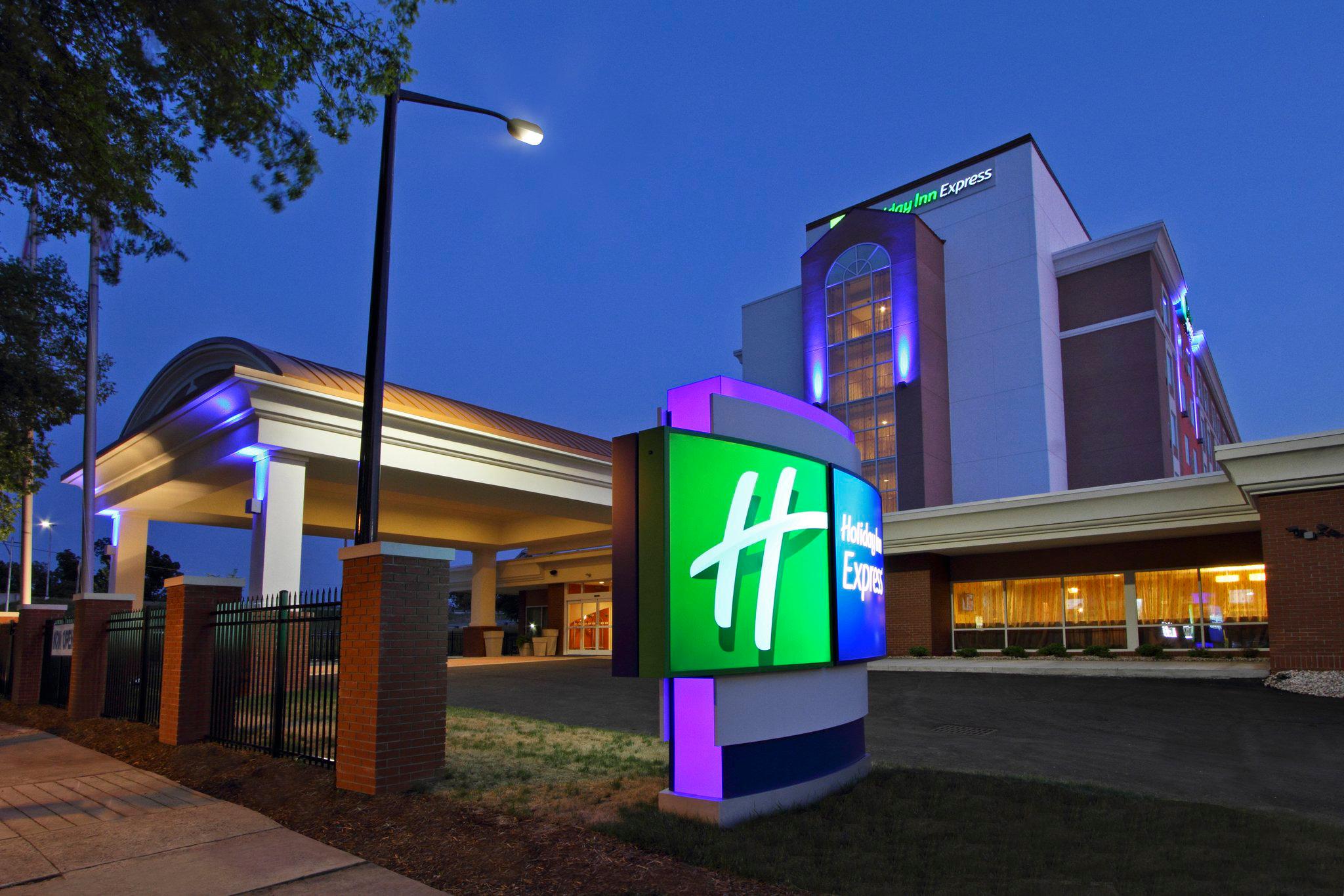 Holiday Inn Express Augusta Downtown Photo