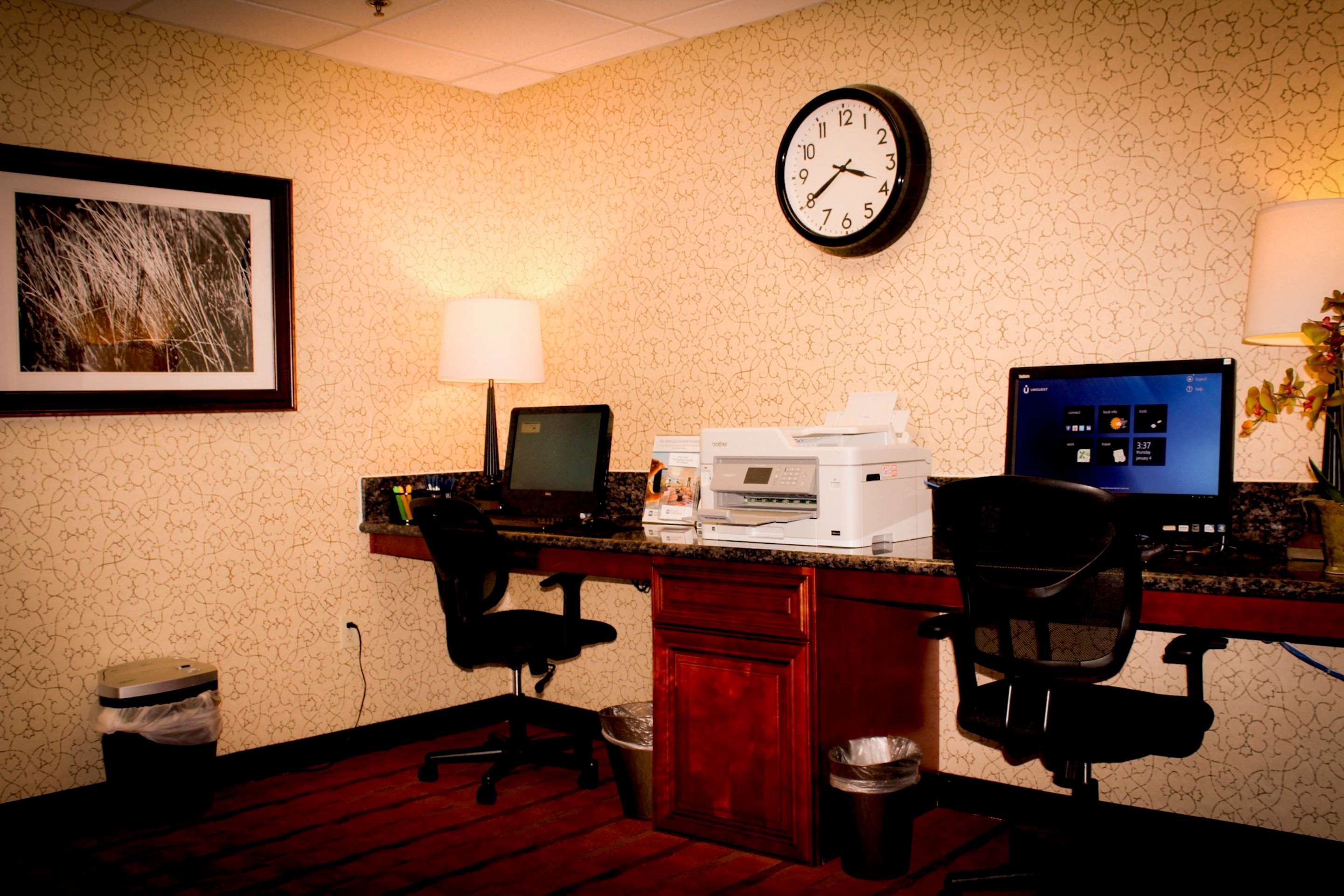 Best Western Plus Arrowhead Hotel Photo