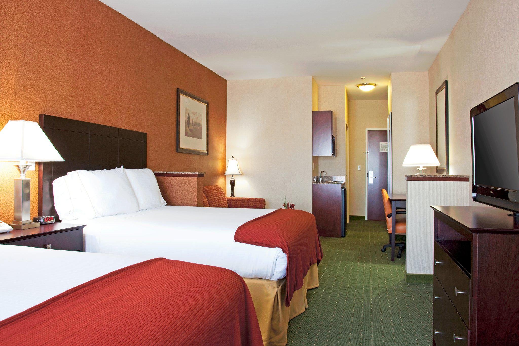 Holiday Inn Express & Suites Reno Airport Photo