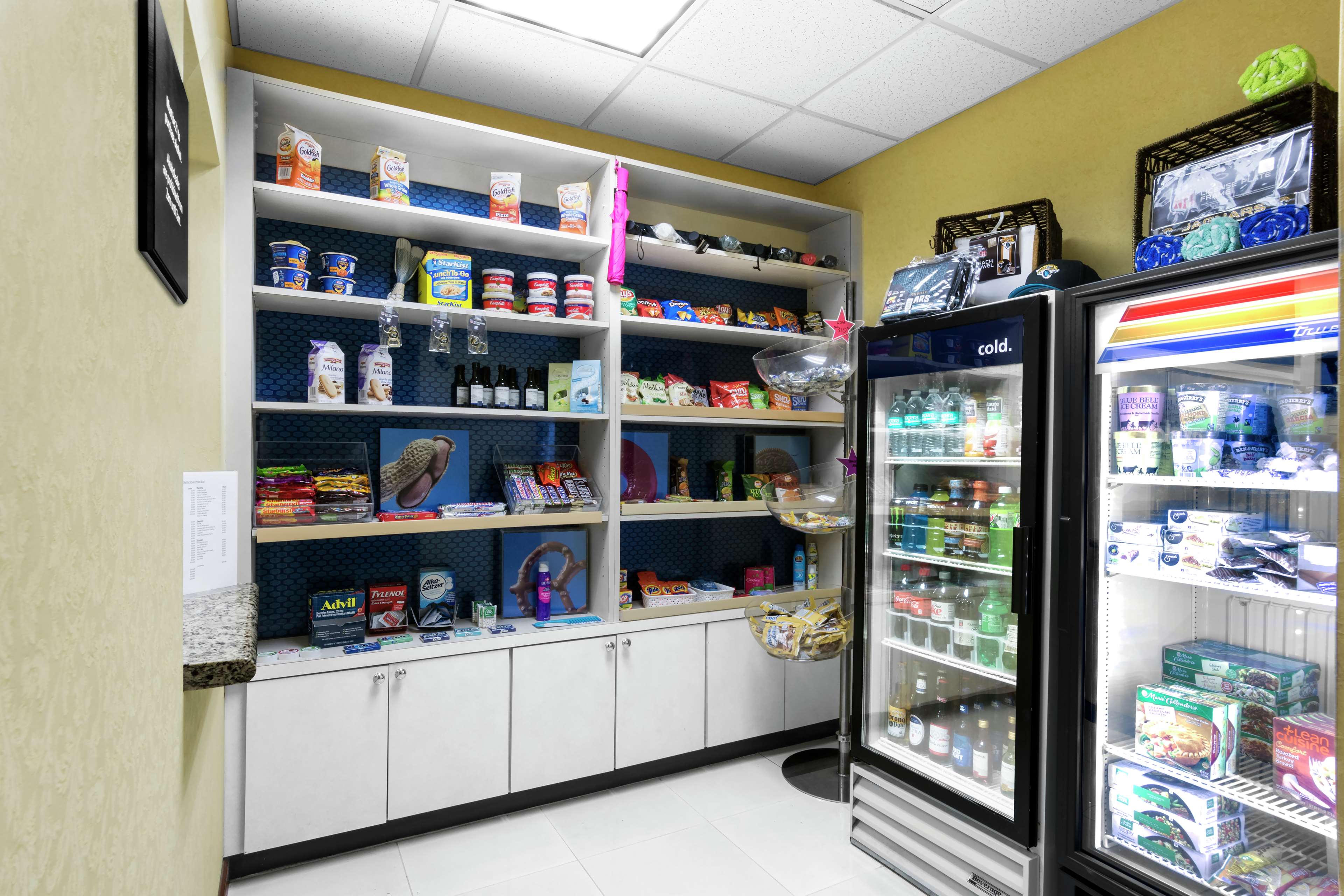 Hampton Inn & Suites Jacksonville Deerwood Park Photo